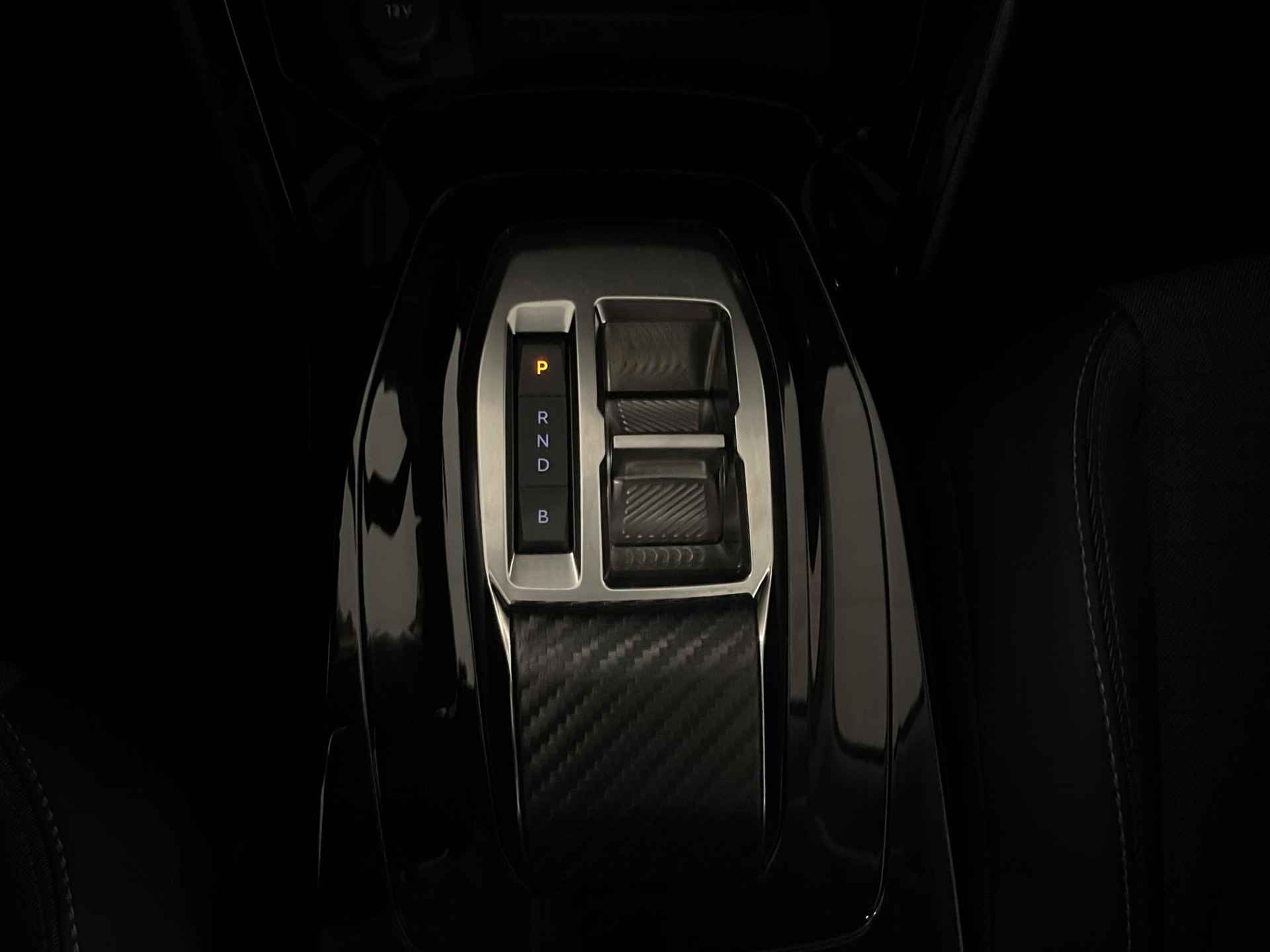 Peugeot e-2008 EV Allure 50 kWh | Navigatie | Climate control | Apple Carplay/Android Auto | Cruise control - 18/29