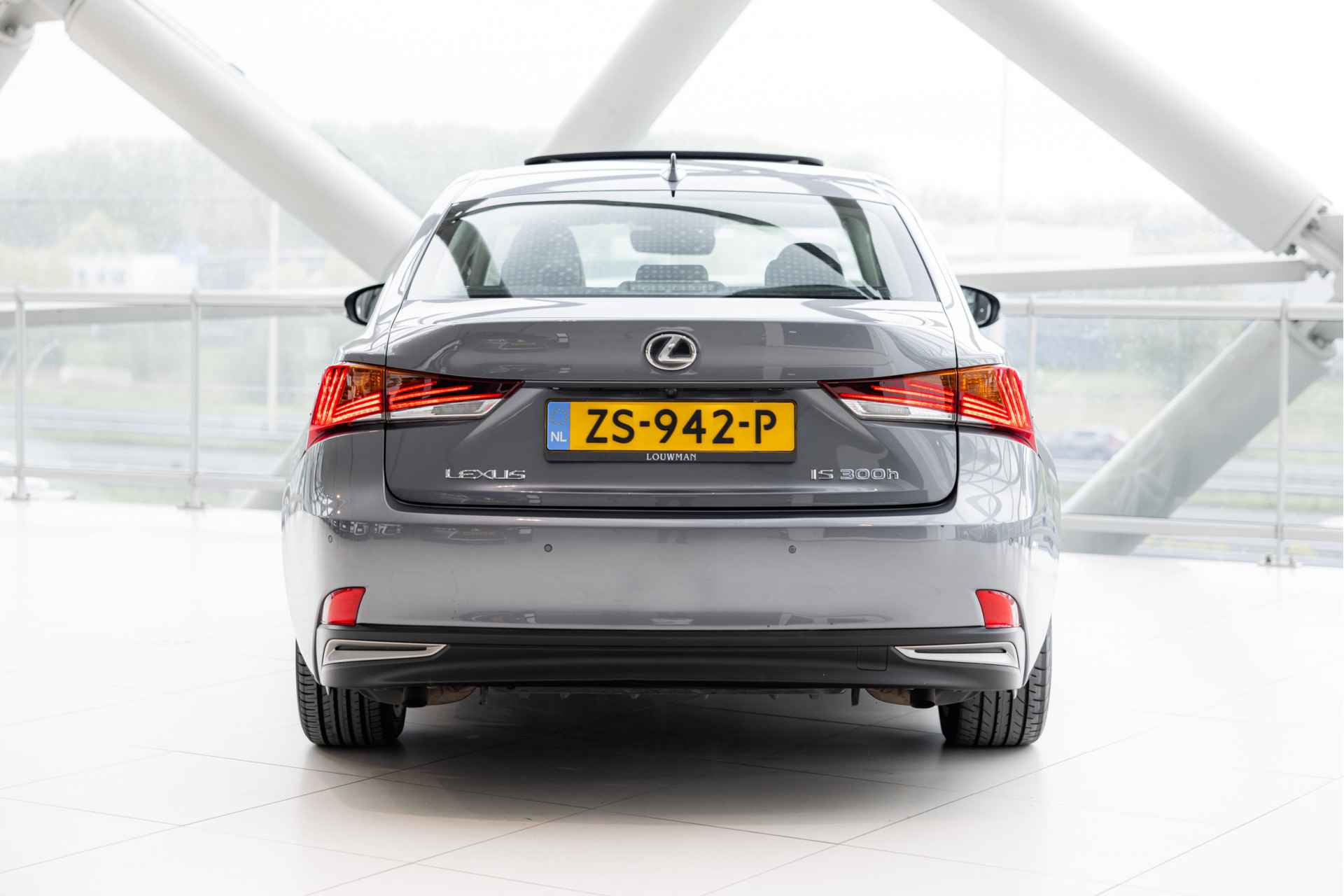 Lexus IS 300h Hybrid Edition 30 | Schuif-/Kanteldak | Adaptive Cruise Control | Voorstoelen verwarmd | Navigatie | - 15/54