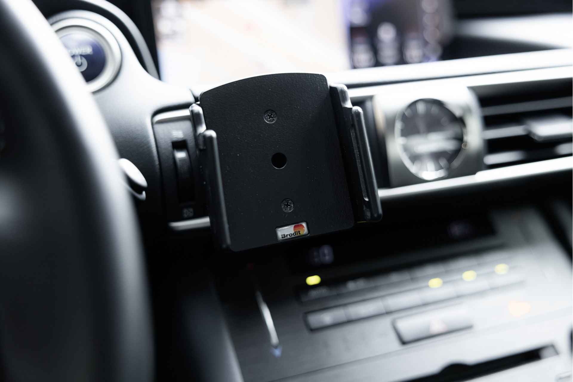 Lexus IS 300h Hybrid Edition 30 | Schuif-/Kanteldak | Adaptive Cruise Control | Voorstoelen verwarmd | Navigatie | - 28/54