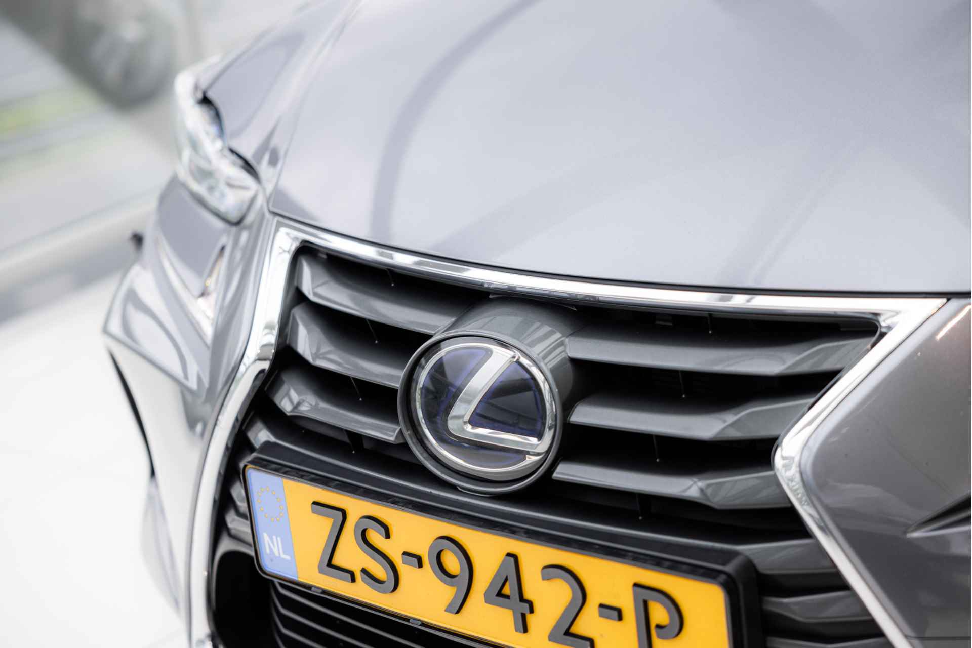 Lexus IS 300h Hybrid Edition 30 | Schuif-/Kanteldak | Adaptive Cruise Control | Voorstoelen verwarmd | Navigatie | - 35/54