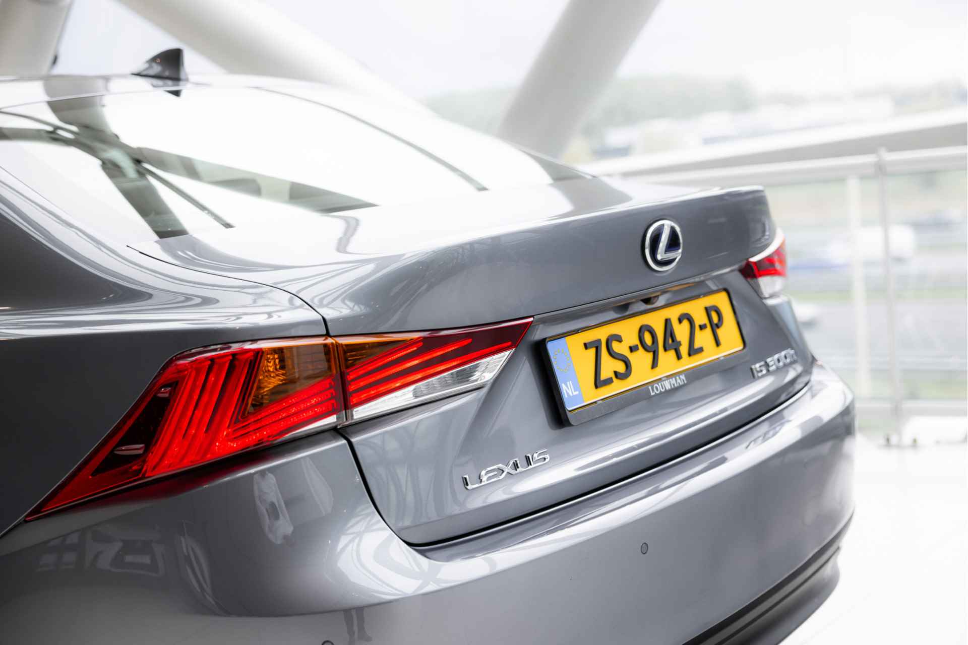 Lexus IS 300h Hybrid Edition 30 | Schuif-/Kanteldak | Adaptive Cruise Control | Voorstoelen verwarmd | Navigatie | - 42/54