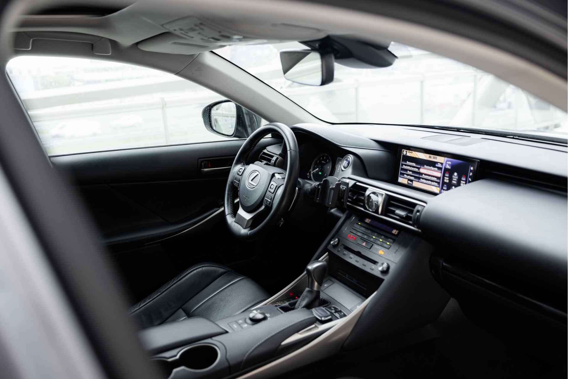Lexus IS 300h Hybrid Edition 30 | Schuif-/Kanteldak | Adaptive Cruise Control | Voorstoelen verwarmd | Navigatie | - 52/54