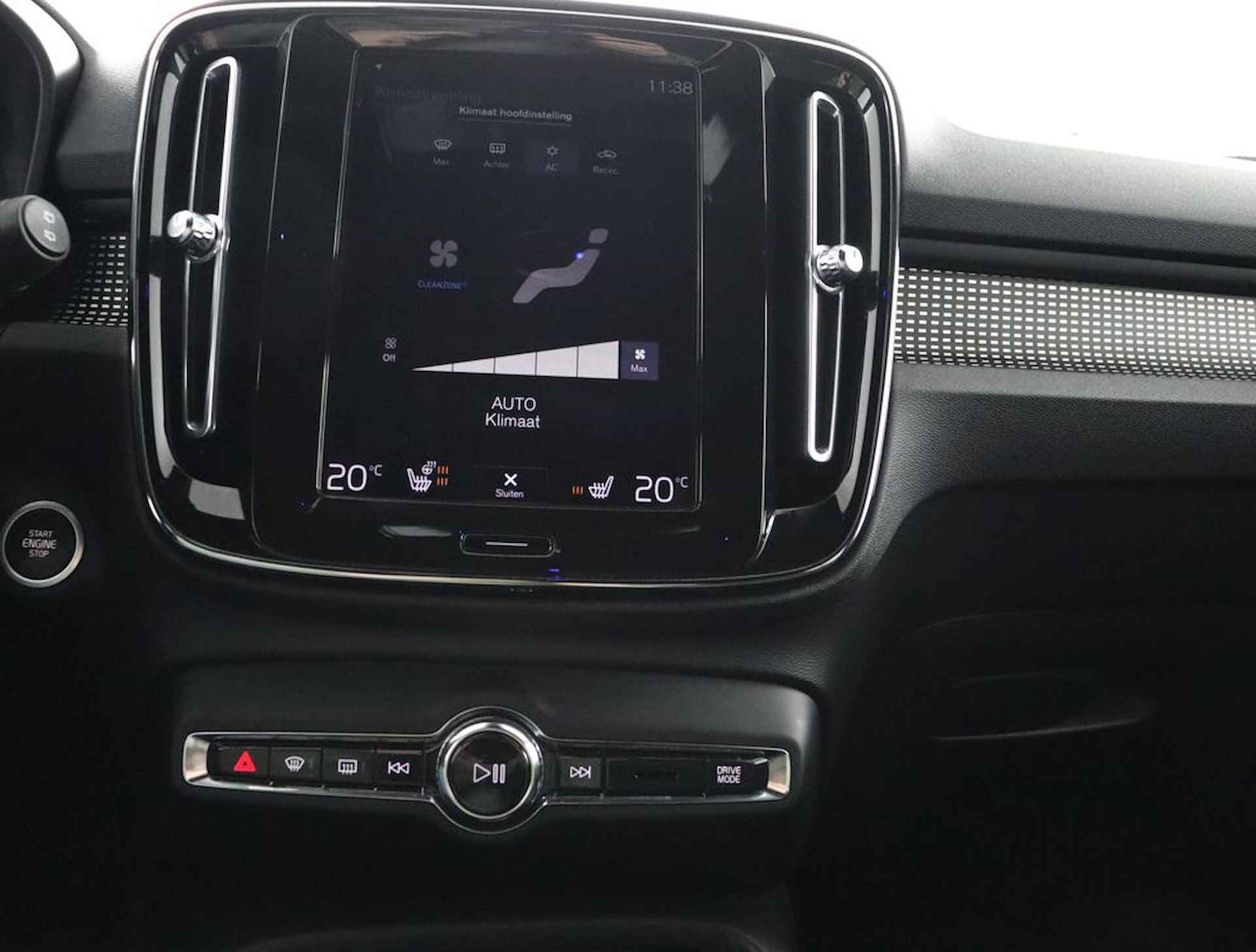 Volvo XC40 Recharge T5 Plug-in hybride R-Design Lederen interieur | Stoelverwarming voor + achter | Stuurwielverwarming | Parkeerverwarming met timer | Parkeercamera | Parkeersensoren voor + achter | 19'' LM velgen - 7/60