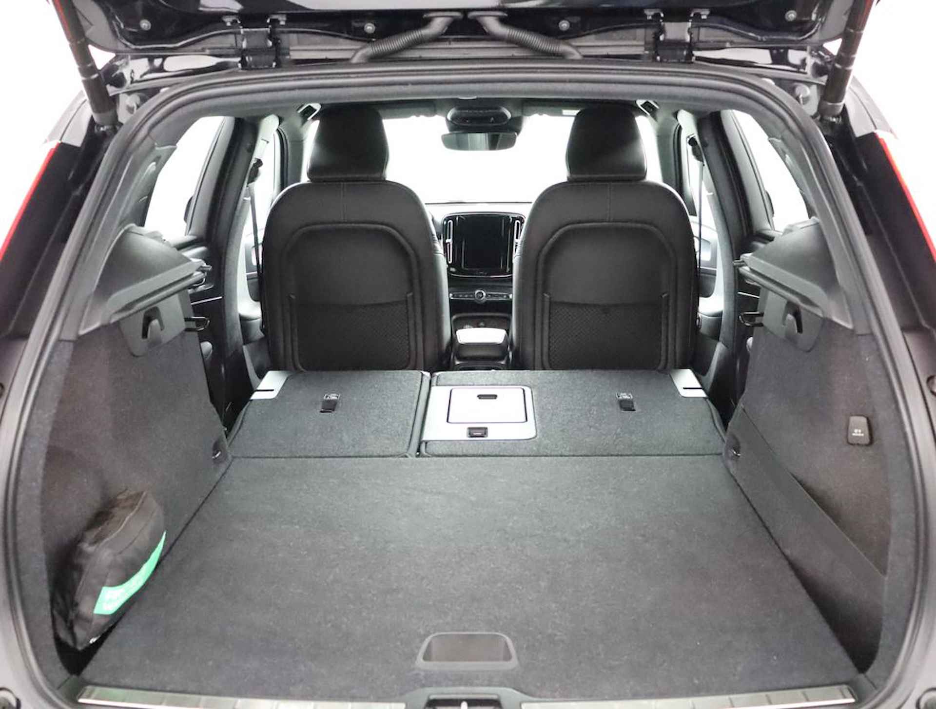 Volvo XC40 Recharge T5 Plug-in hybride R-Design Lederen interieur | Stoelverwarming voor + achter | Stuurwielverwarming | Parkeerverwarming met timer | Parkeercamera | Parkeersensoren voor + achter | 19'' LM velgen - 22/60