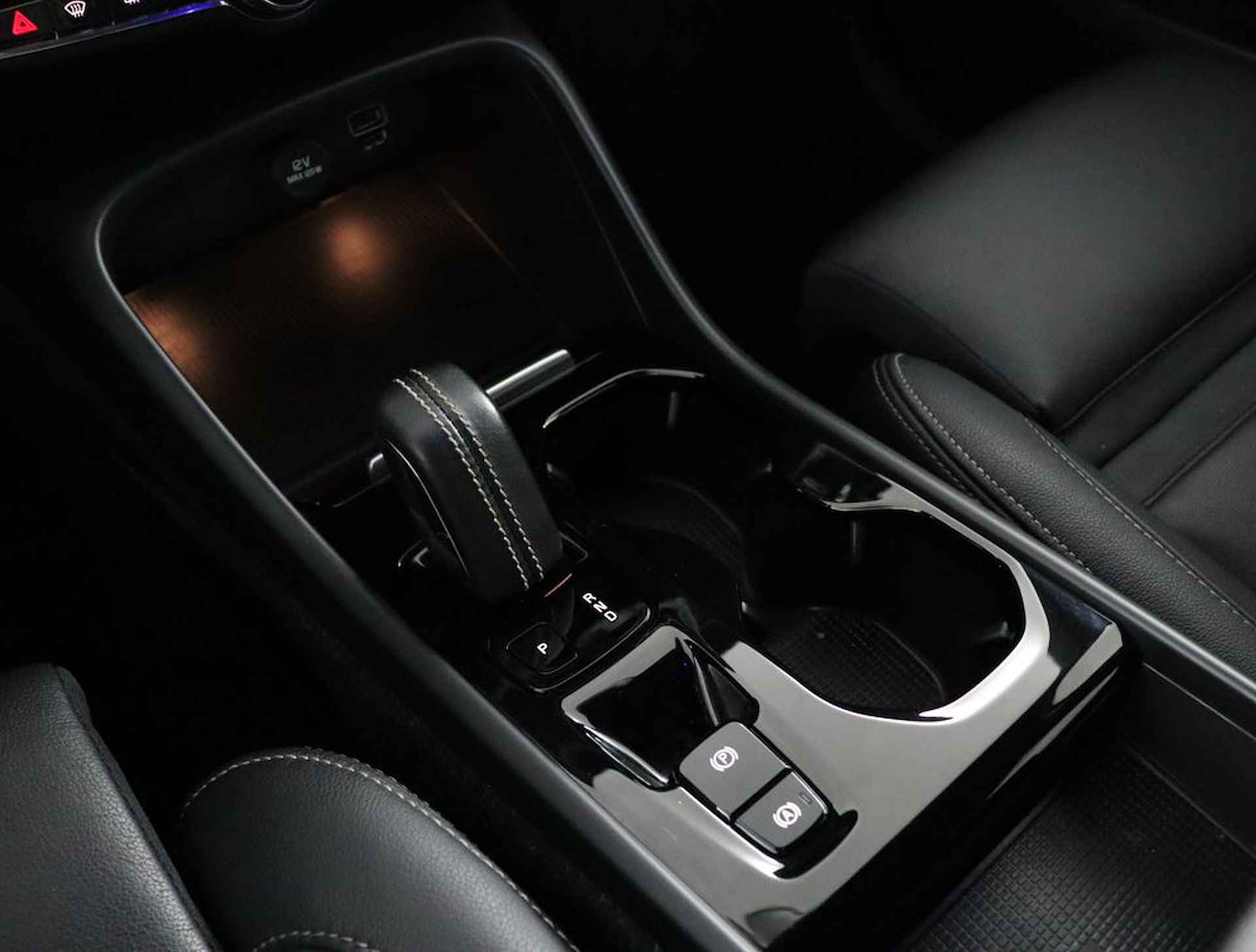 Volvo XC40 Recharge T5 Plug-in hybride R-Design Lederen interieur | Stoelverwarming voor + achter | Stuurwielverwarming | Parkeerverwarming met timer | Parkeercamera | Parkeersensoren voor + achter | 19'' LM velgen - 23/60