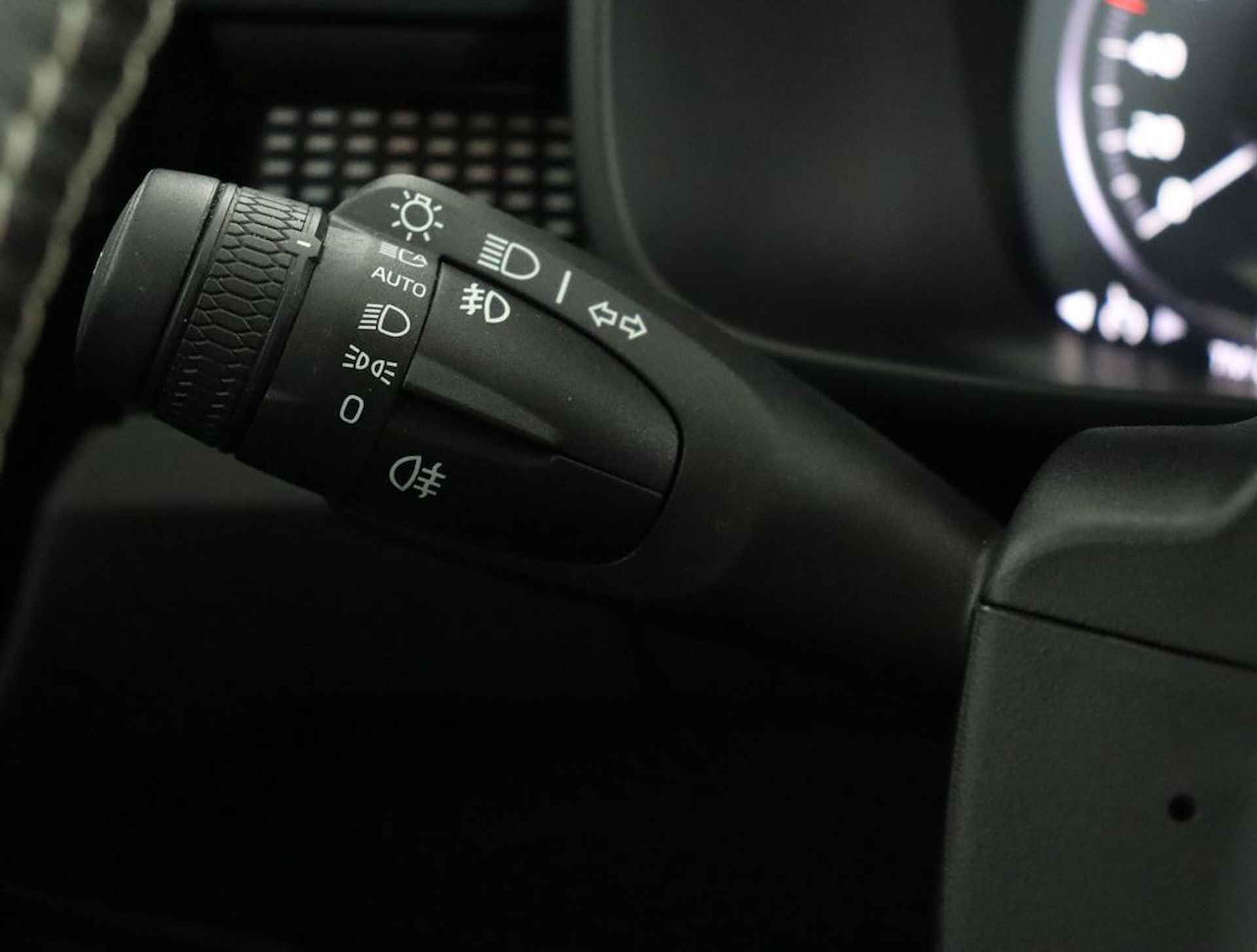 Volvo XC40 Recharge T5 Plug-in hybride R-Design Lederen interieur | Stoelverwarming voor + achter | Stuurwielverwarming | Parkeerverwarming met timer | Parkeercamera | Parkeersensoren voor + achter | 19'' LM velgen - 27/60