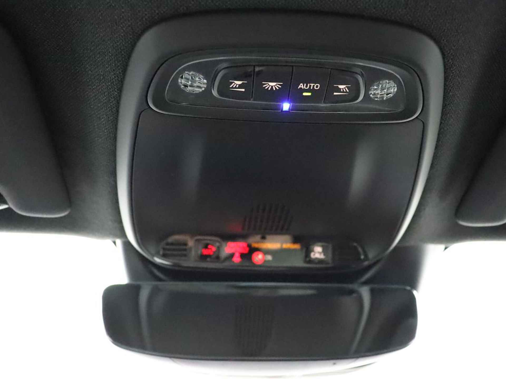 Volvo XC40 Recharge T5 Plug-in hybride R-Design Lederen interieur | Stoelverwarming voor + achter | Stuurwielverwarming | Parkeerverwarming met timer | Parkeercamera | Parkeersensoren voor + achter | 19'' LM velgen - 29/60