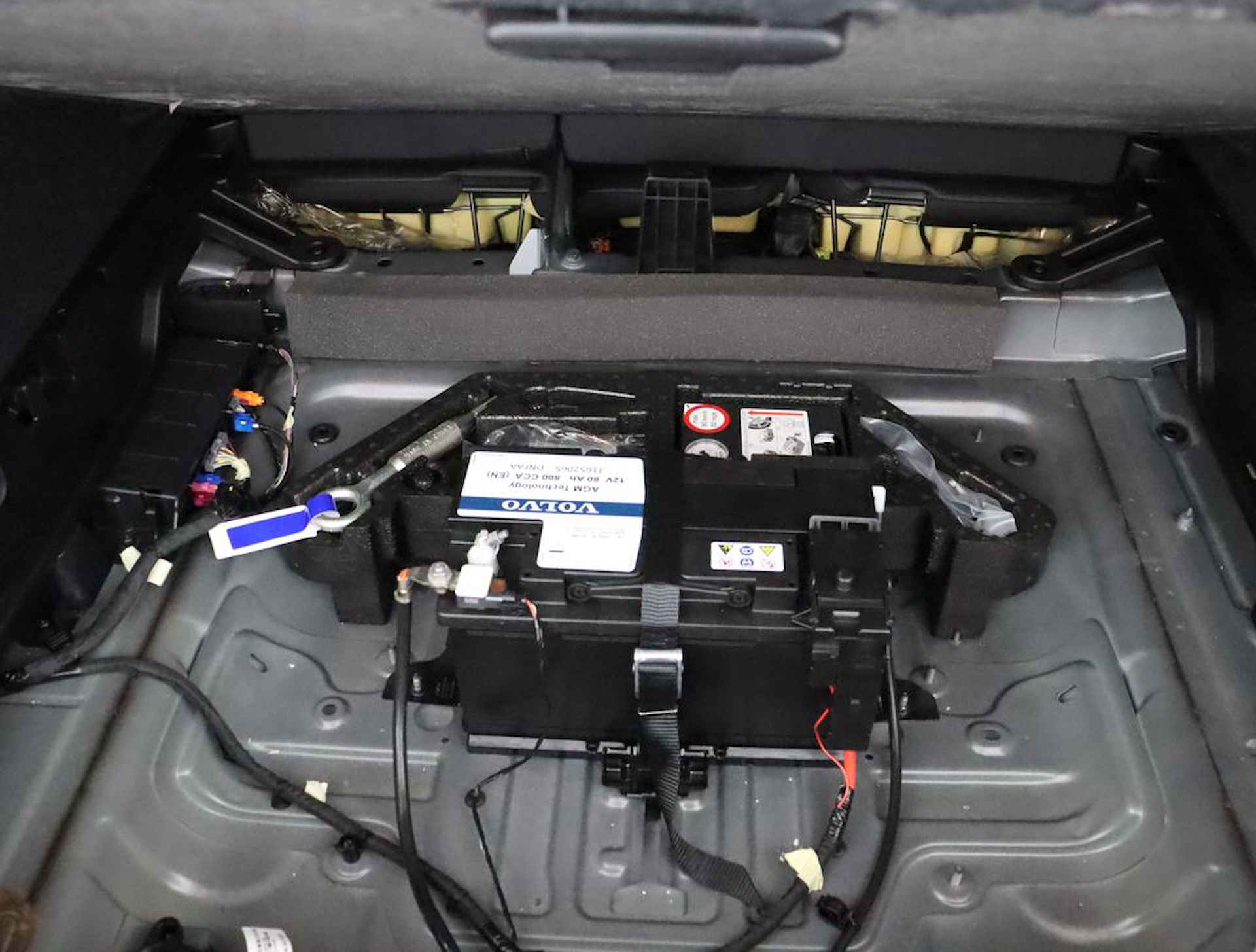 Volvo XC40 Recharge T5 Plug-in hybride R-Design Lederen interieur | Stoelverwarming voor + achter | Stuurwielverwarming | Parkeerverwarming met timer | Parkeercamera | Parkeersensoren voor + achter | 19'' LM velgen - 30/60