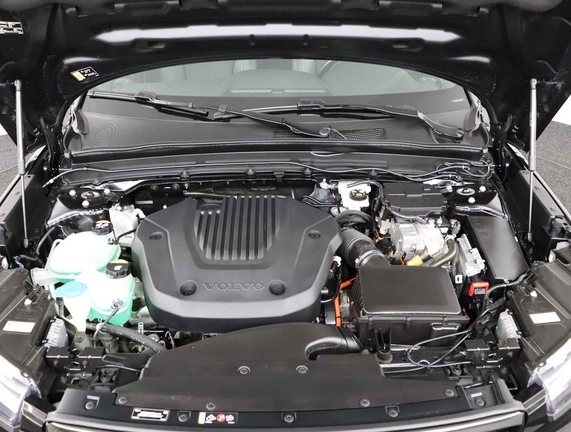 Volvo XC40 Recharge T5 Plug-in hybride R-Design Lederen interieur | Stoelverwarming voor + achter | Stuurwielverwarming | Parkeerverwarming met timer | Parkeercamera | Parkeersensoren voor + achter | 19'' LM velgen - 31/60