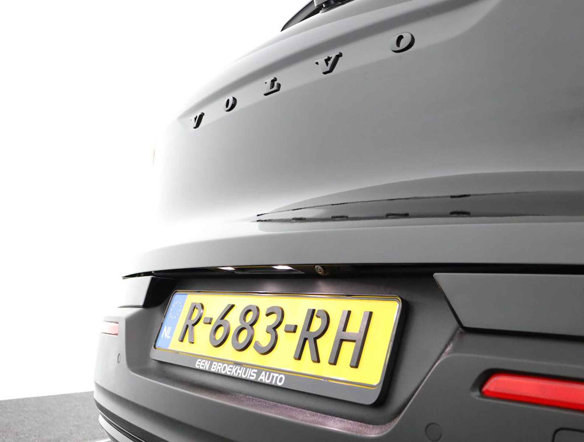 Volvo XC40 Recharge T5 Plug-in hybride R-Design Lederen interieur | Stoelverwarming voor + achter | Stuurwielverwarming | Parkeerverwarming met timer | Parkeercamera | Parkeersensoren voor + achter | 19'' LM velgen - 37/60