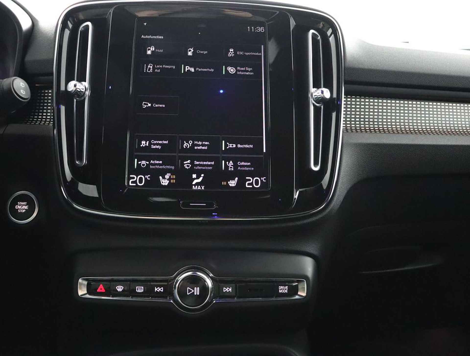 Volvo XC40 Recharge T5 Plug-in hybride R-Design Lederen interieur | Stoelverwarming voor + achter | Stuurwielverwarming | Parkeerverwarming met timer | Parkeercamera | Parkeersensoren voor + achter | 19'' LM velgen - 55/60