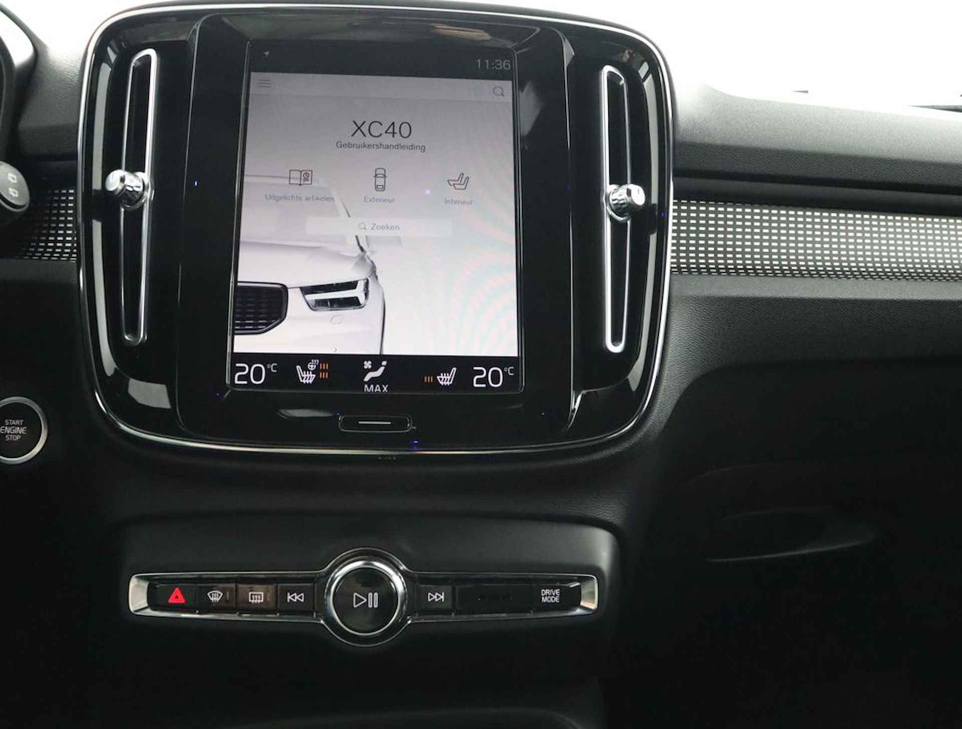 Volvo XC40 Recharge T5 Plug-in hybride R-Design Lederen interieur | Stoelverwarming voor + achter | Stuurwielverwarming | Parkeerverwarming met timer | Parkeercamera | Parkeersensoren voor + achter | 19'' LM velgen - 56/60