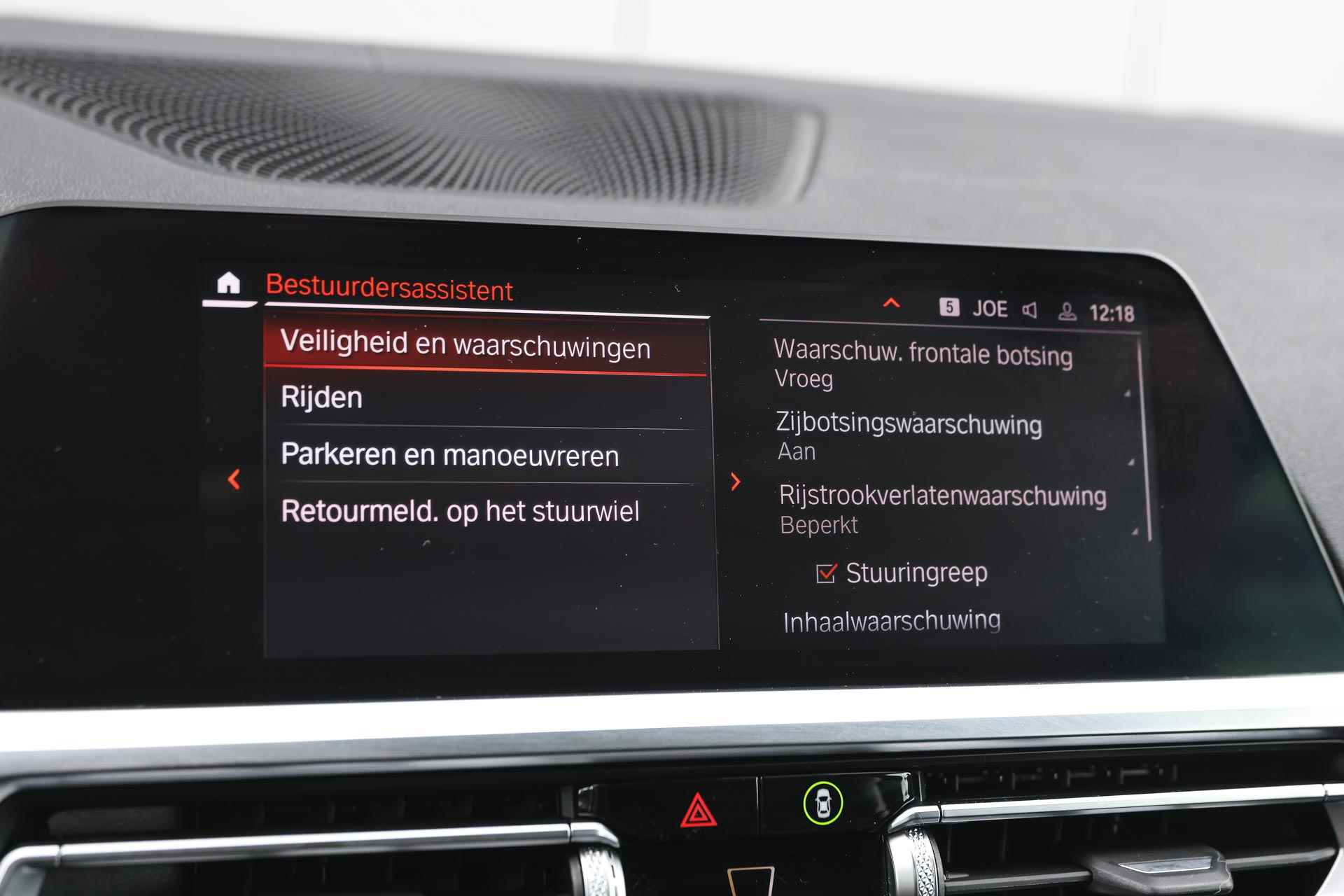 BMW 4 Serie Coupé M440i xDrive High Executive Automaat / Schuif-kanteldak / Laserlicht / M Sportstoelen / Parking Assistant Plus / Adaptief M onderstel / Comfort Access - 29/42