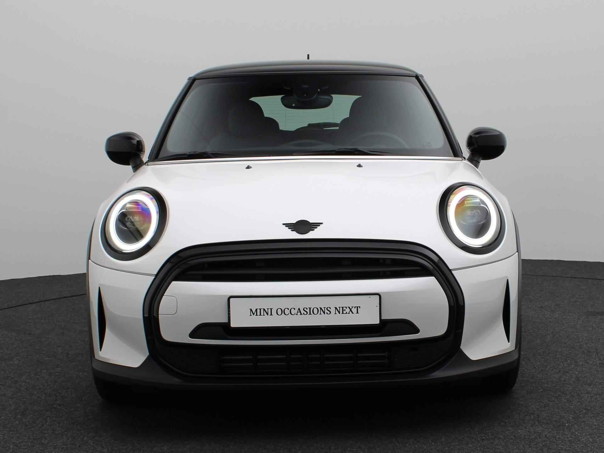 MINI 3-deurs Cooper Camden + Premium + Driving Assistant + Sportstoelen + 17'' - 3/22