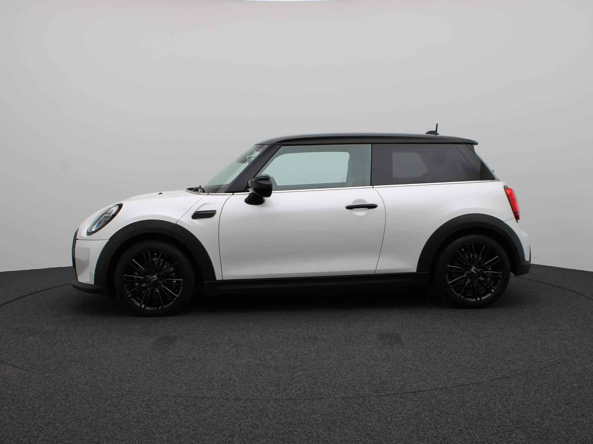 MINI 3-deurs Cooper Camden + Premium + Driving Assistant + Sportstoelen + 17'' - 4/22