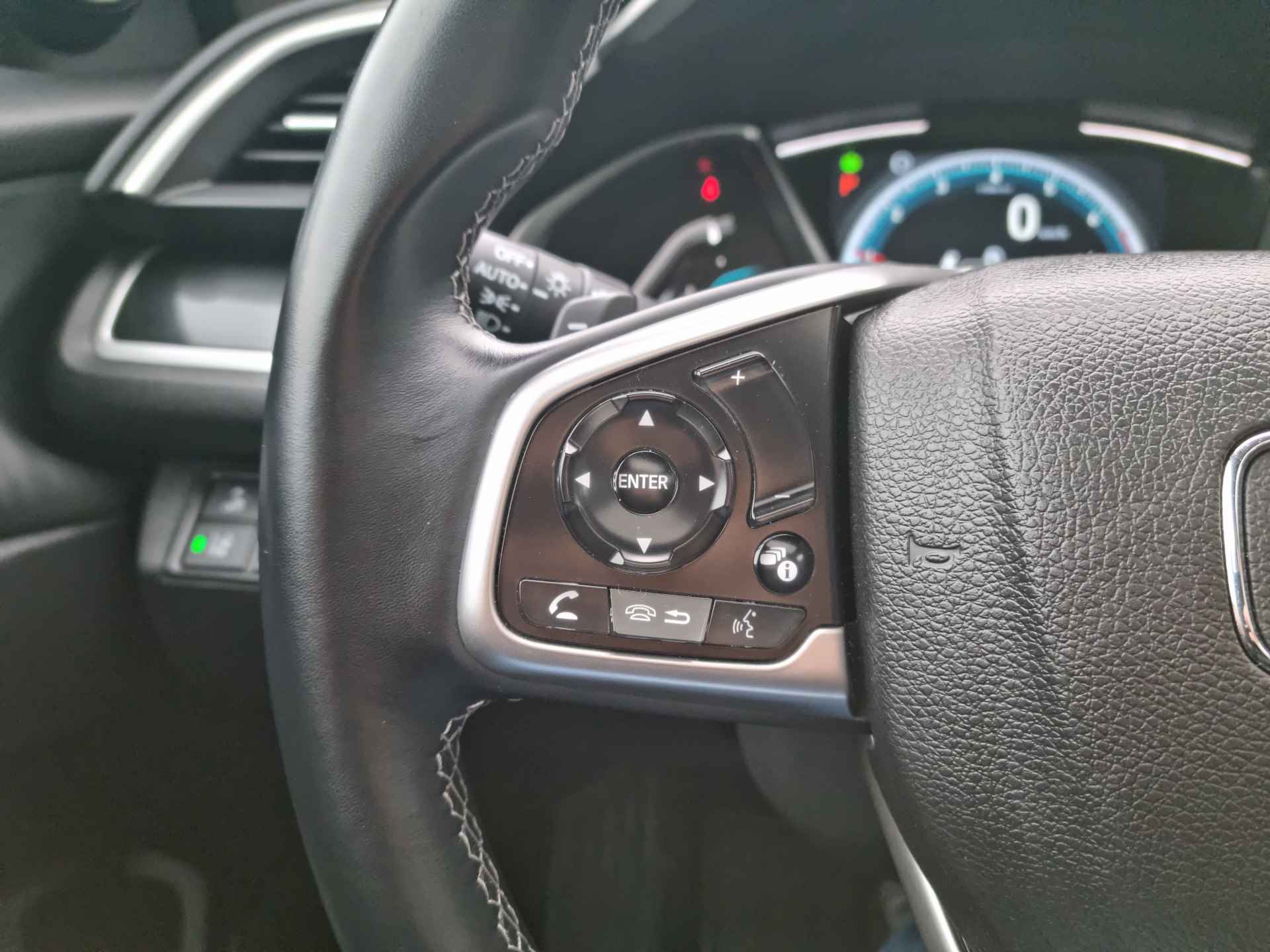 Honda Civic 1.5 i-VTEC Executive Navigatie, Panoramadak , All-in Rijklaarprijs - 17/26