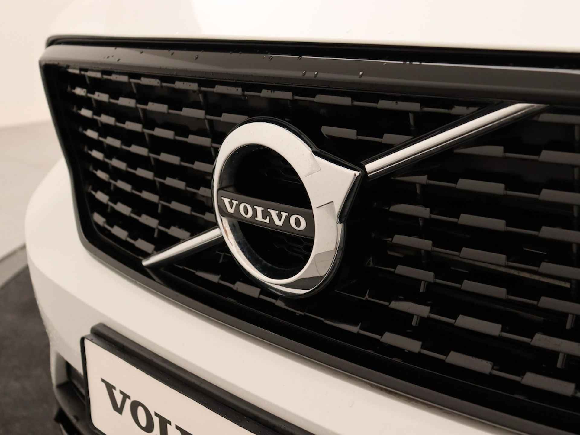 Volvo XC40 T4 AUT(7) PLUG-IN HYBRID R-DESIGN VOC NAVI BLUETOOTH PARK ASSIST - 28/34