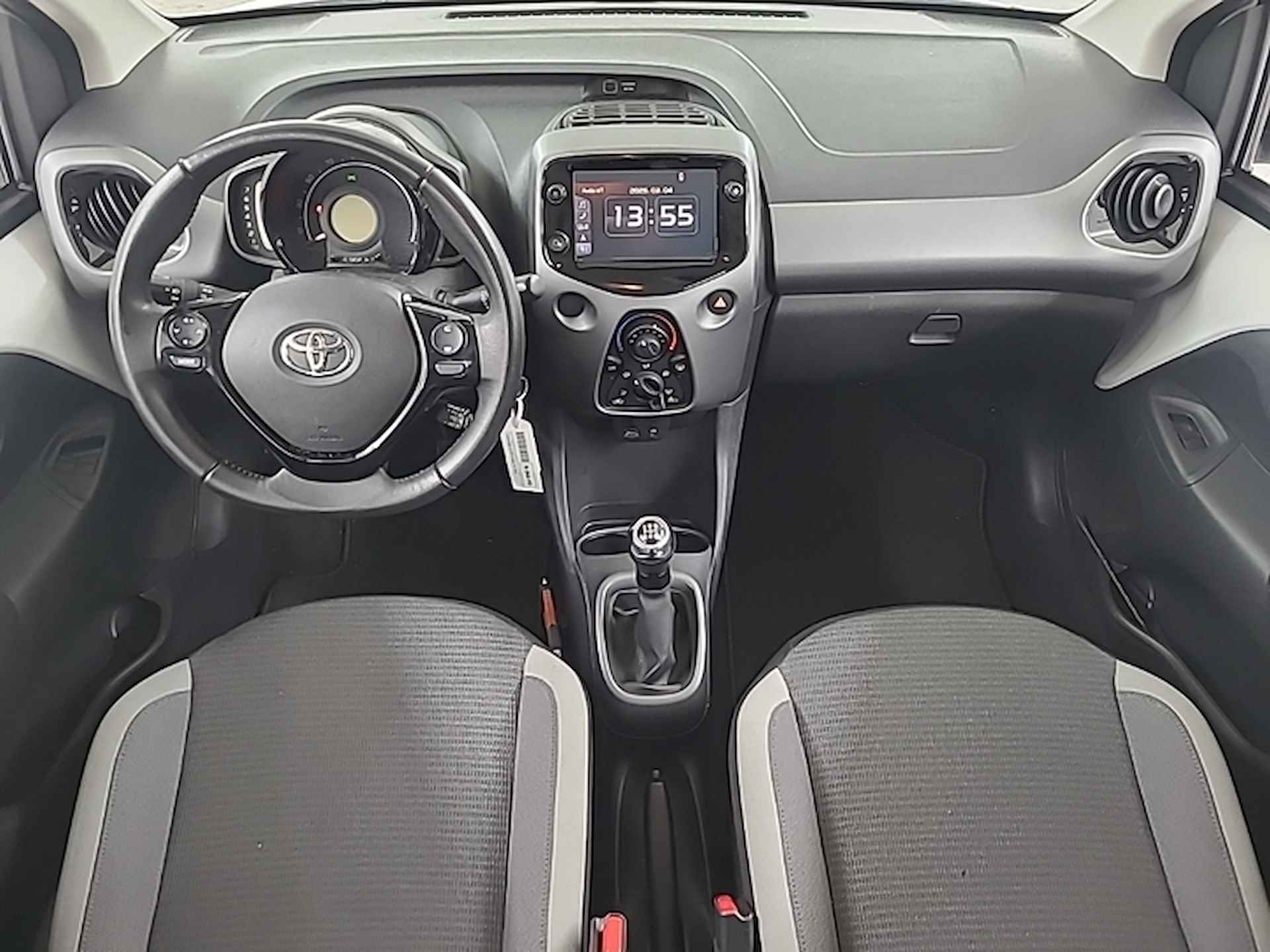 Toyota Aygo 1.0 VVT-i x-play (73 PK) 1e-Eig. Toyota-Dealer-Onderh. BOVAG-Garantie. NL-Auto. Navigatie/Apple-Carplay/Android-Auto, Cruisecontrol, Achteruitrijcamera, Airco, Hill-Hold, Privacy-Glas - 5/18