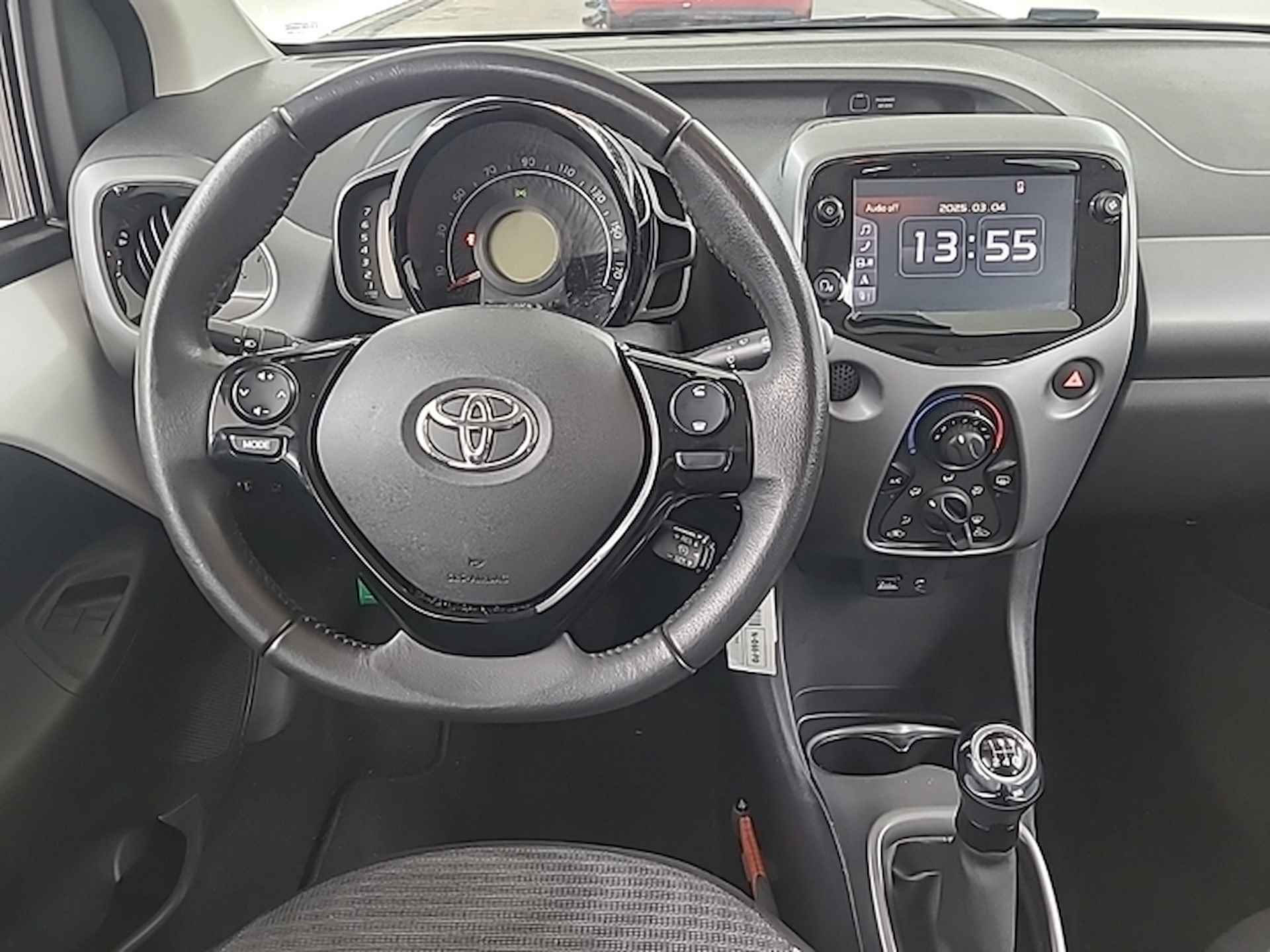 Toyota Aygo 1.0 VVT-i x-play (73 PK) 1e-Eig. Toyota-Dealer-Onderh. BOVAG-Garantie. NL-Auto. Navigatie/Apple-Carplay/Android-Auto, Cruisecontrol, Achteruitrijcamera, Airco, Hill-Hold, Privacy-Glas - 6/18