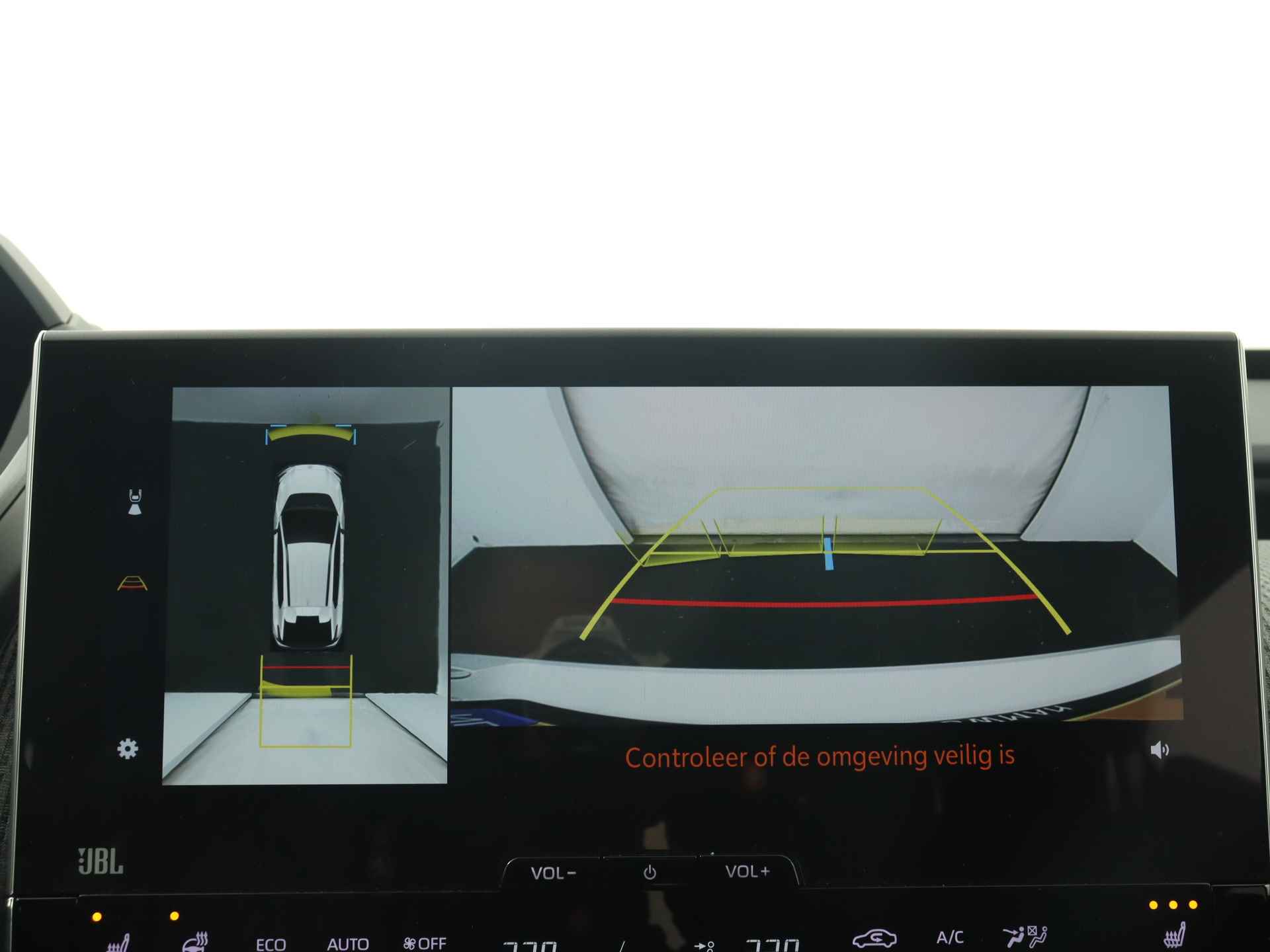 Toyota Bz4x Premium 4WD 71 kWh | Solar Roof | Parkeersensoren | Stoel en stuurwiel verwarmd | Navigatie | 360 Camera | Cruise Control Adaptief | Climate Control | - 11/51