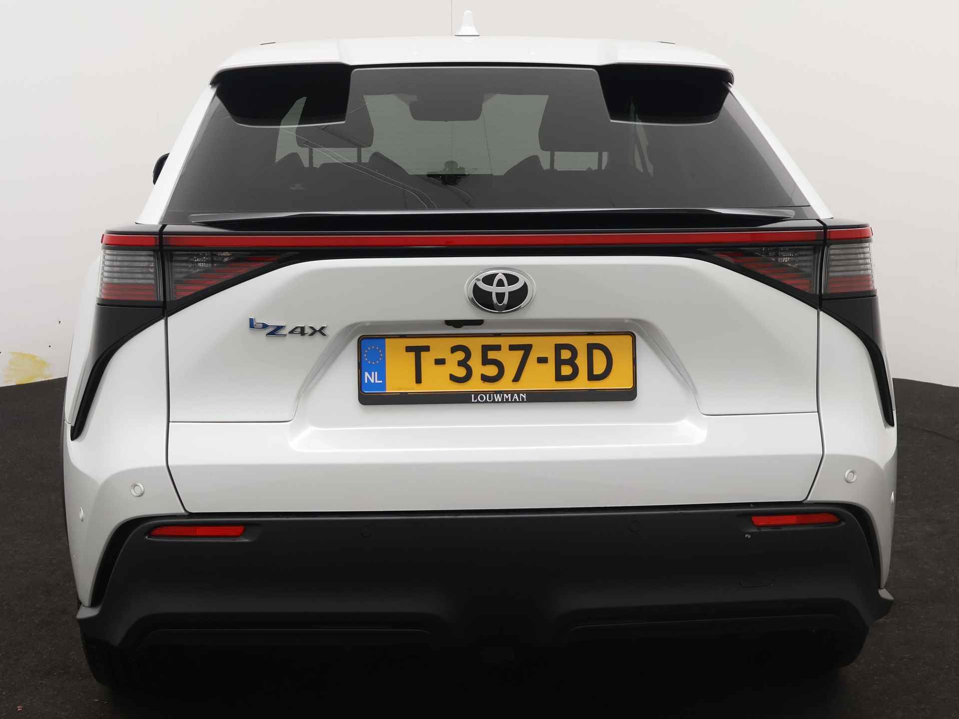 Toyota Bz4x Premium 4WD 71 kWh | Solar Roof | Parkeersensoren | Stoel en stuurwiel verwarmd | Navigatie | 360 Camera | Cruise Control Adaptief | Climate Control | - 30/51