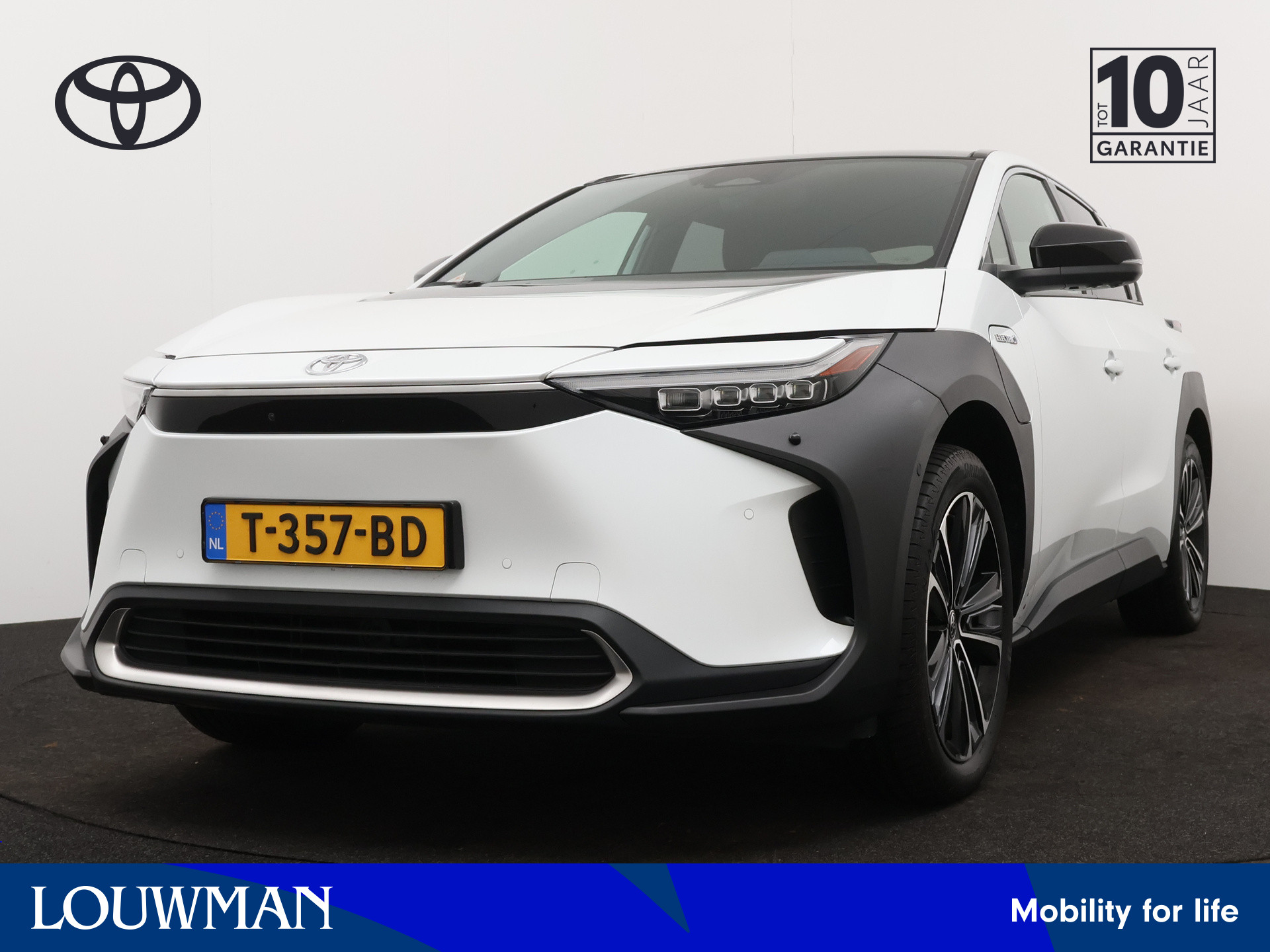 Toyota Bz4x Premium 4WD 71 kWh | Solar Roof | Parkeersensoren | Stoel en stuurwiel verwarmd | Navigatie | 360 Camera | Cruise Control Adaptief | Climate Control |