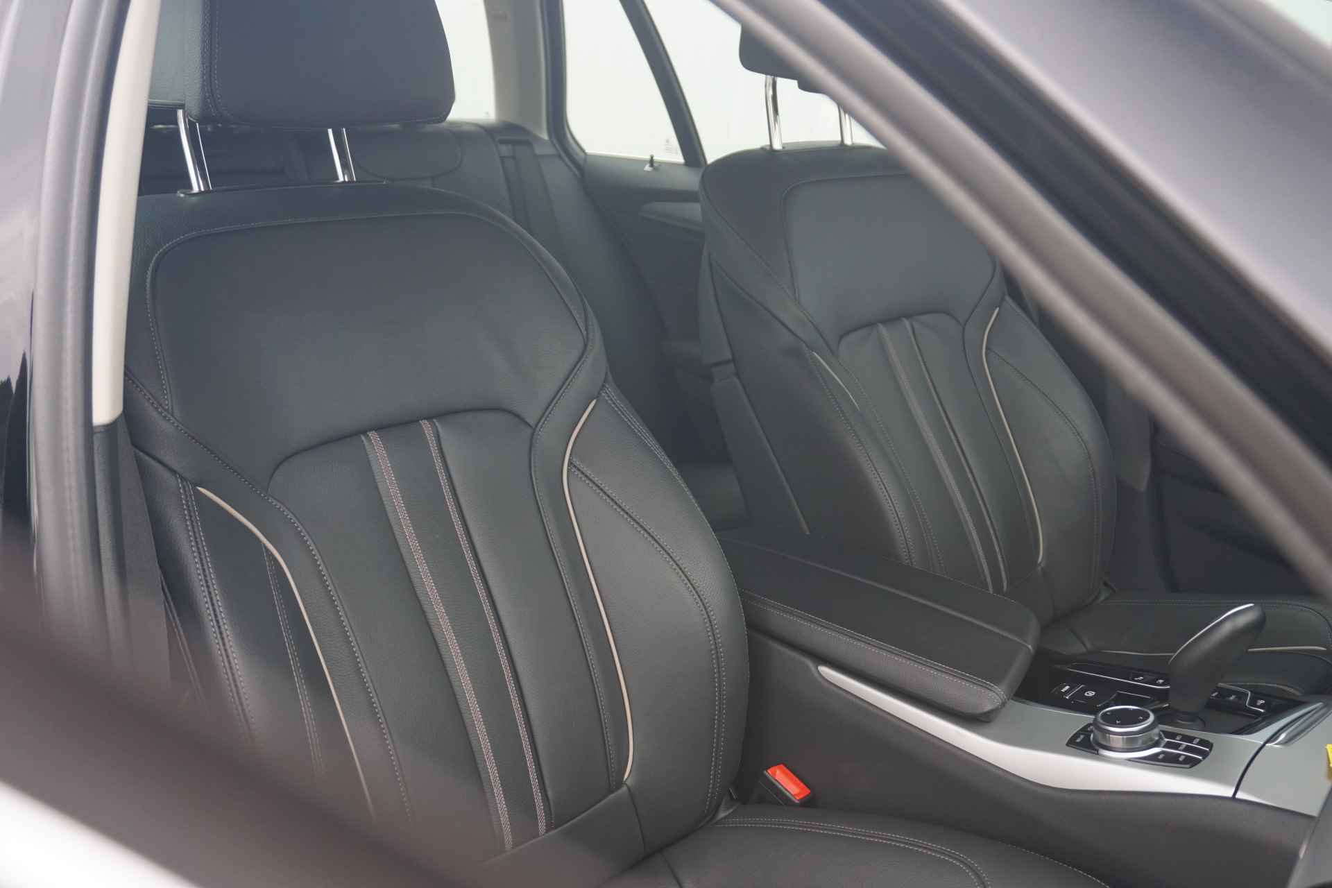 BMW 5 Serie Touring 520e High Executive Comfortstoelen / Laserlight / Elektrische trekhaak - 8/24