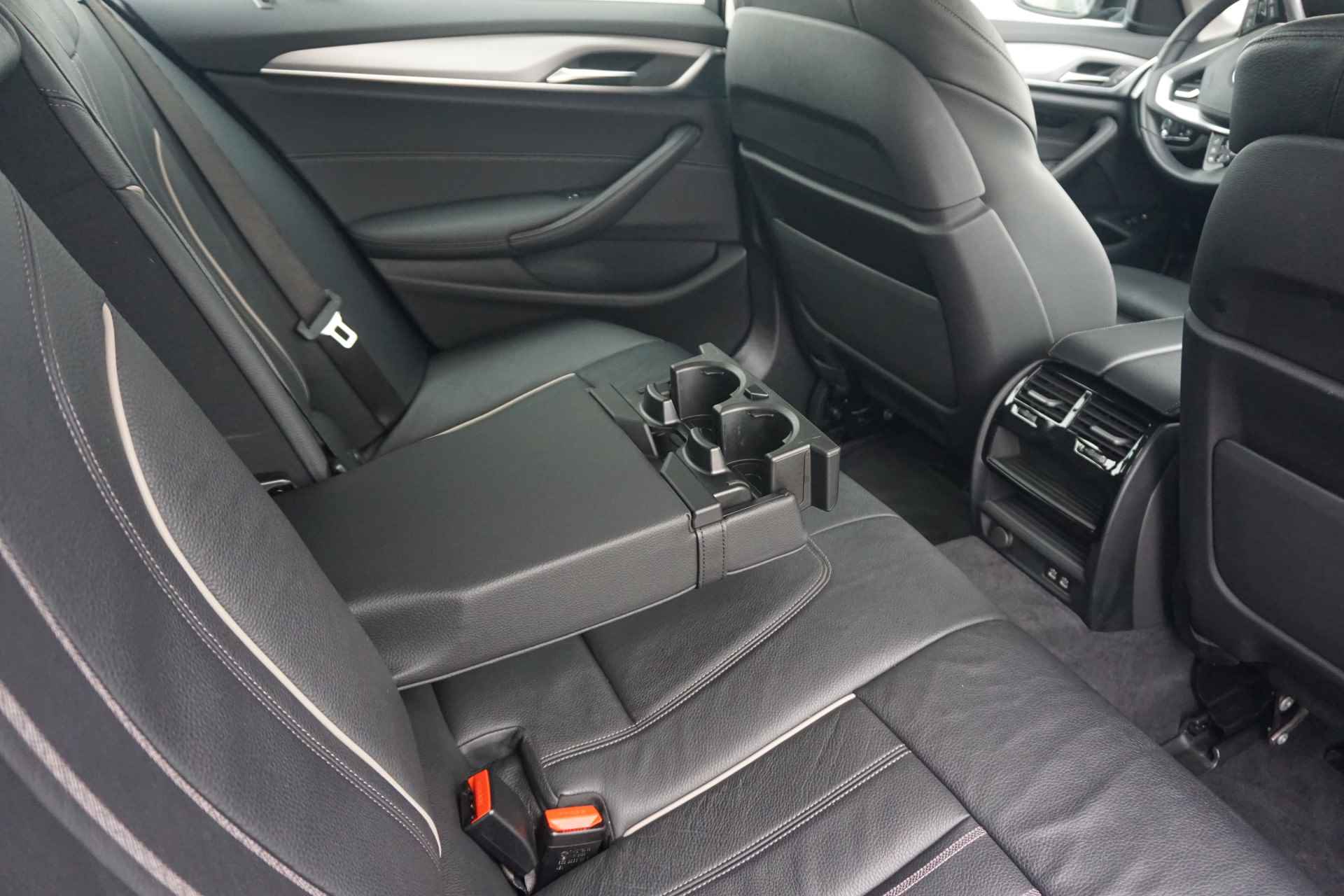 BMW 5 Serie Touring 520e High Executive Comfortstoelen / Laserlight / Elektrische trekhaak - 11/24