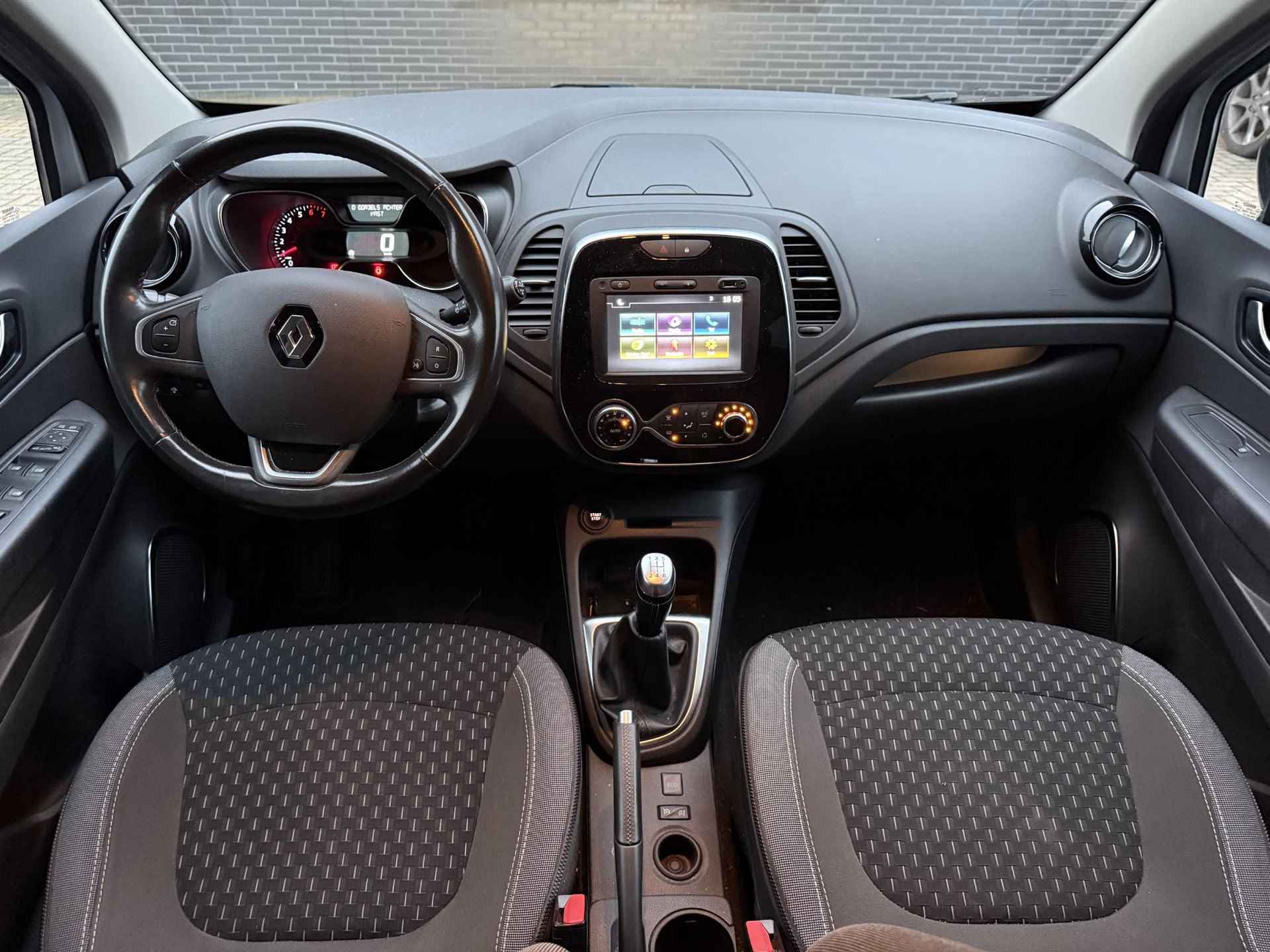 Renault Captur 0.9 TCe Limited / Navigatie / Trekhaak / Cruise Control / Camera / Bluetooth / PDC Voor&Achter / Stoelverwarming - 2/39