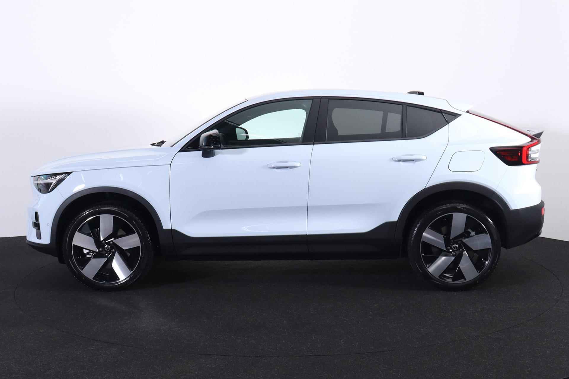 Volvo C40 C40 Ultra Extended Range 82 kwh - Panoramadak - IntelliSafe Assist & Surround - 360 Camera - Verwarmde voorstoelen & stuur - Parkeersensoren voor & achter - Elektr. bedienb. voorstoelen met links geheugen - Draadloze tel. lader - Extra getint glas - 20' LMV - 3/24