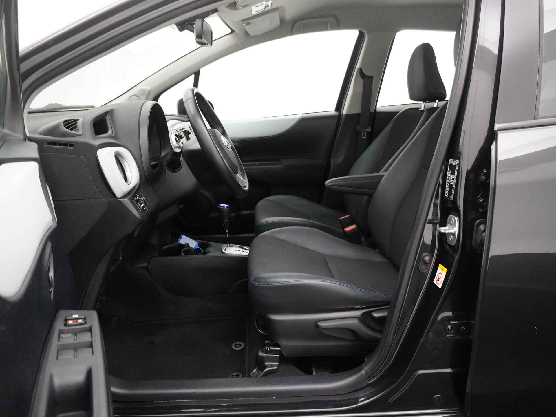 Toyota Yaris 1.5 Full Hybrid Dynamic - Automaat - Climate Control - Airco - Navigatie - Achteruitrijcamera - Elektrische ramen - 12 Maanden Bovag Garantie - 18/44