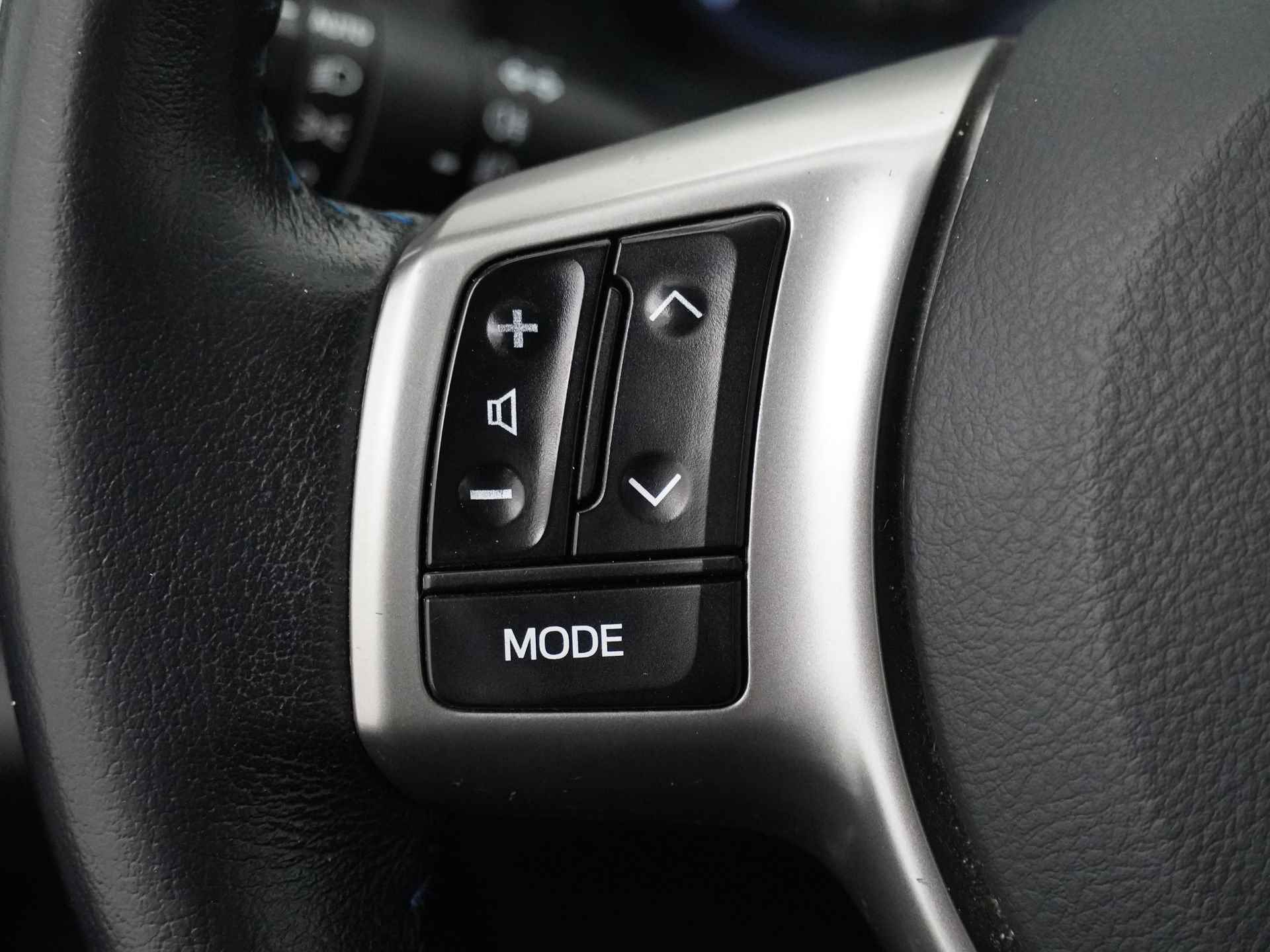 Toyota Yaris 1.5 Full Hybrid Dynamic - Automaat - Climate Control - Airco - Navigatie - Achteruitrijcamera - Elektrische ramen - 12 Maanden Bovag Garantie - 23/44