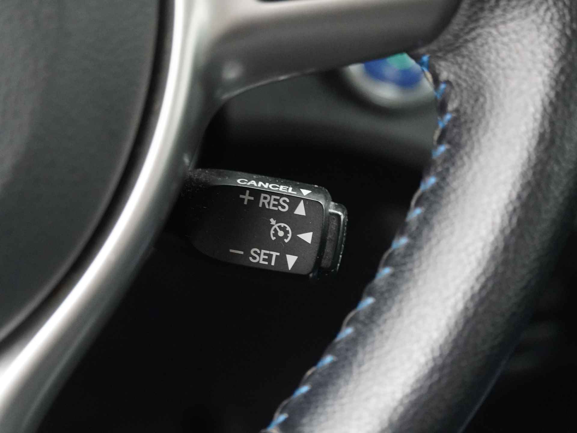 Toyota Yaris 1.5 Full Hybrid Dynamic - Automaat - Climate Control - Airco - Navigatie - Achteruitrijcamera - Elektrische ramen - 12 Maanden Bovag Garantie - 25/44