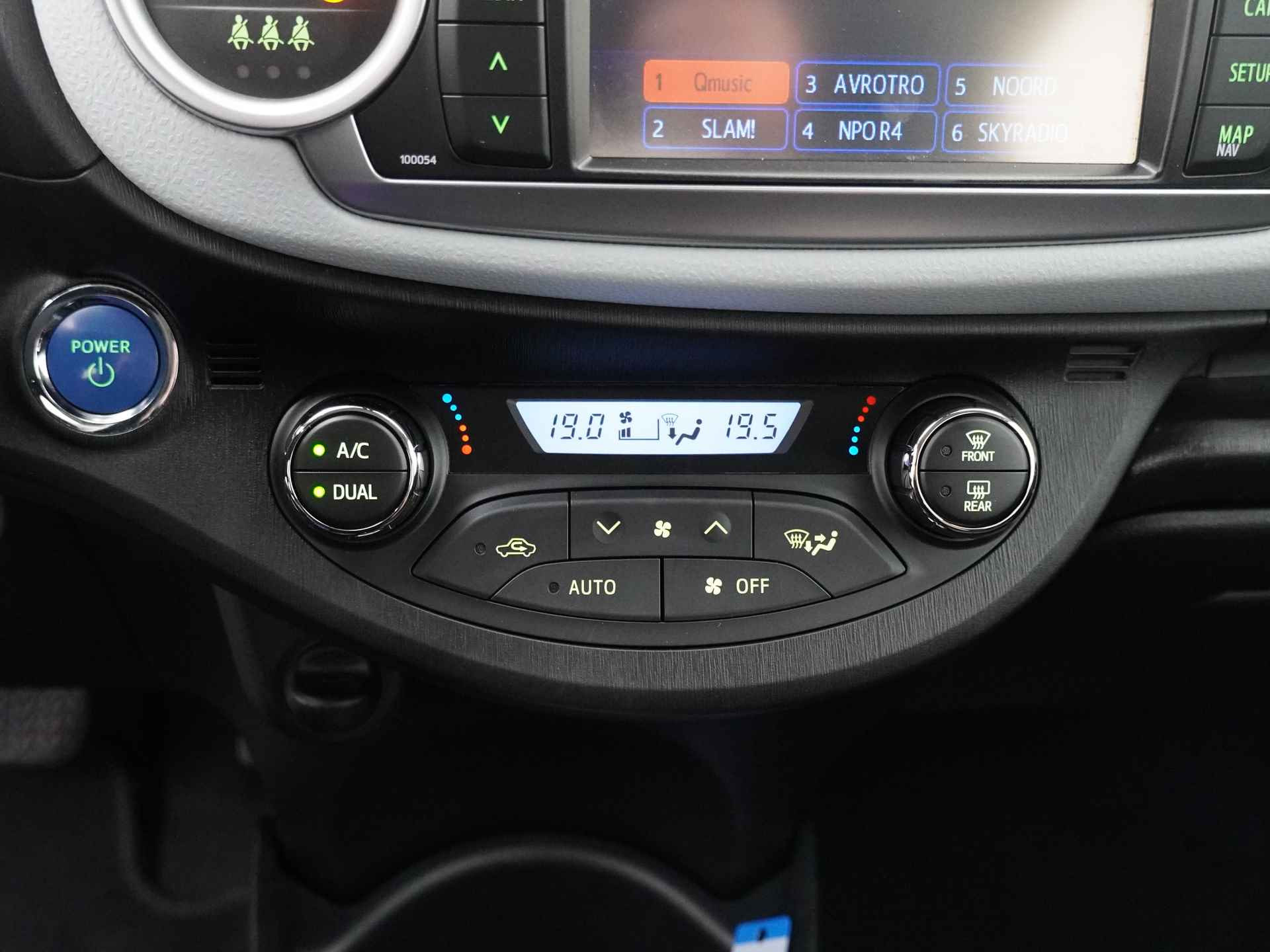 Toyota Yaris 1.5 Full Hybrid Dynamic - Automaat - Climate Control - Airco - Navigatie - Achteruitrijcamera - Elektrische ramen - 12 Maanden Bovag Garantie - 29/44