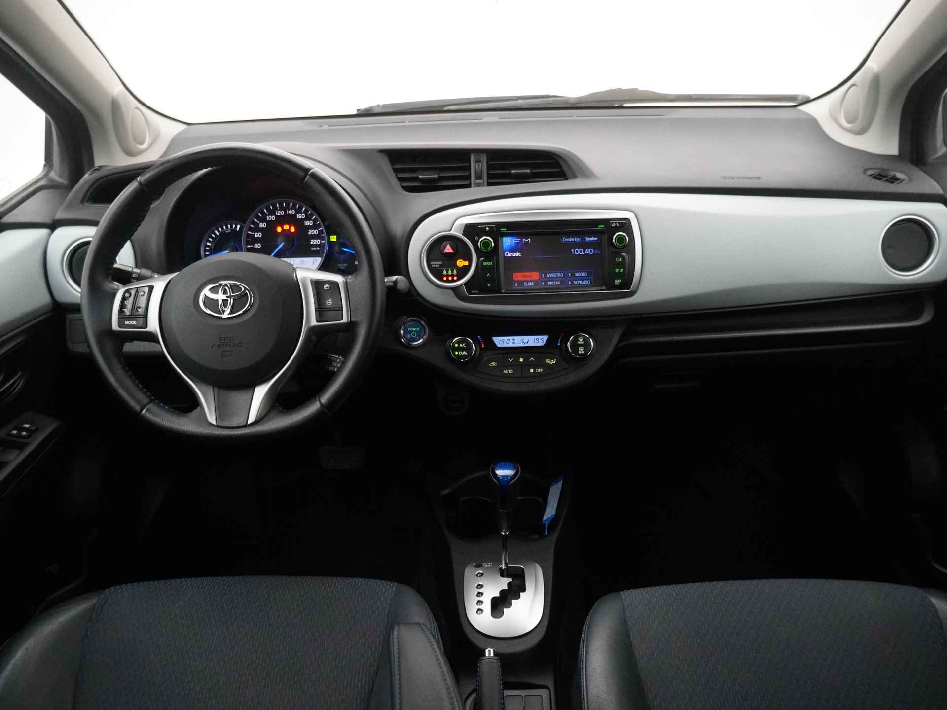 Toyota Yaris 1.5 Full Hybrid Dynamic - Automaat - Climate Control - Airco - Navigatie - Achteruitrijcamera - Elektrische ramen - 12 Maanden Bovag Garantie - 35/44