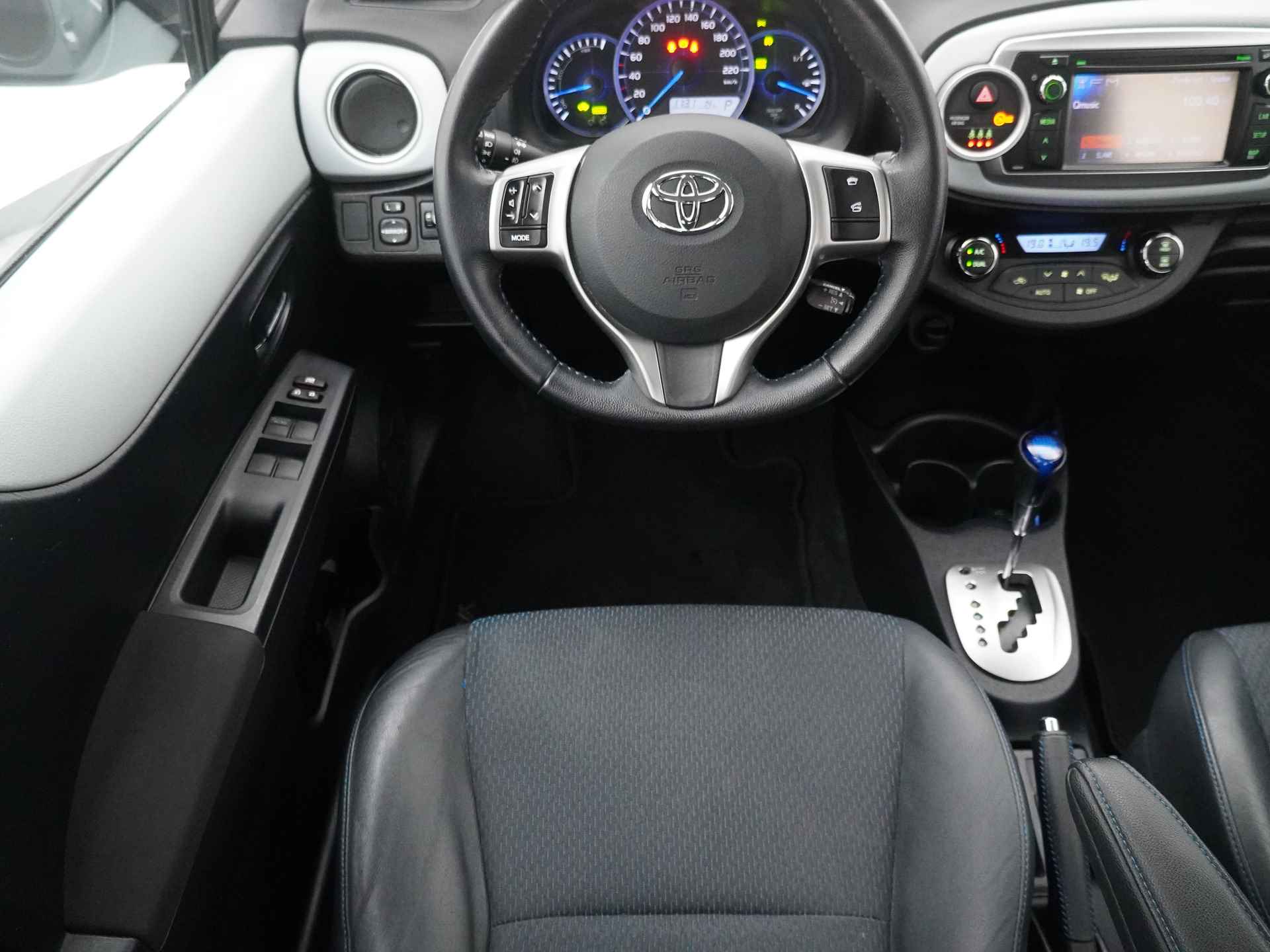 Toyota Yaris 1.5 Full Hybrid Dynamic - Automaat - Climate Control - Airco - Navigatie - Achteruitrijcamera - Elektrische ramen - 12 Maanden Bovag Garantie - 36/44