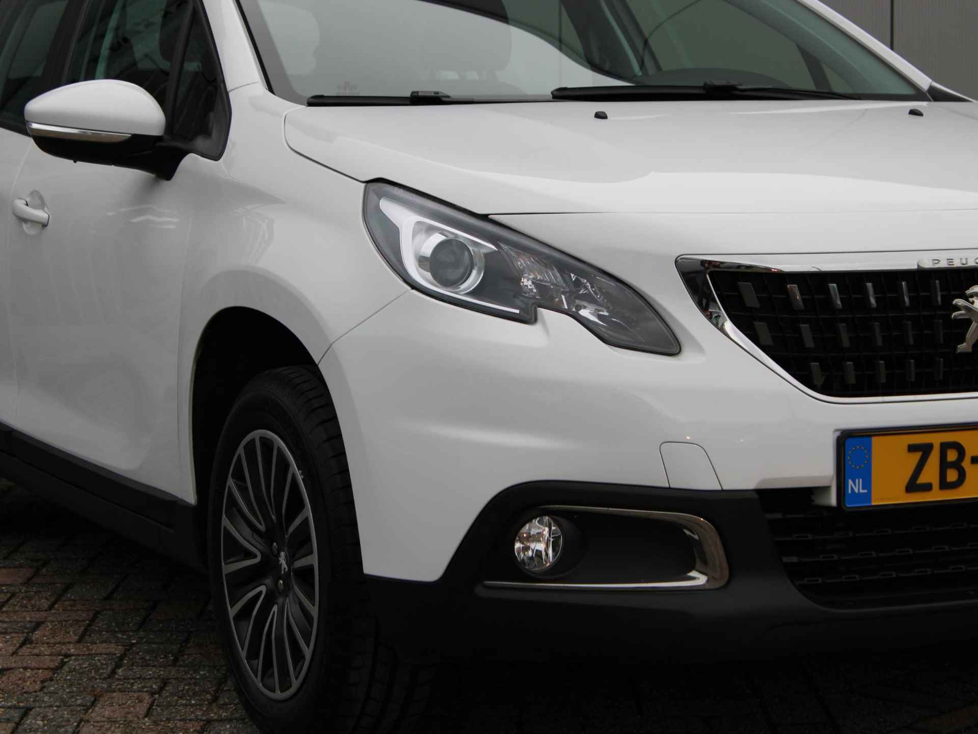 Peugeot 2008 1.2 PureTech Blue Lion | Navi / Airco / Cruise - 19/25