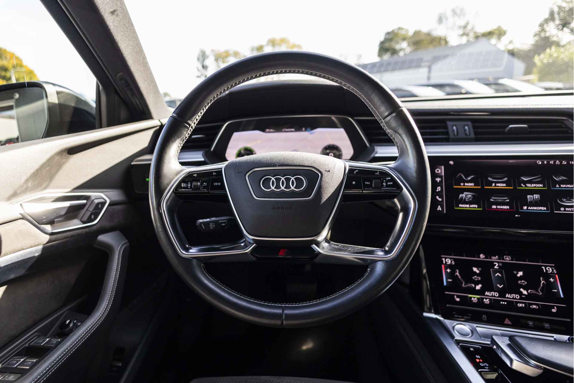 Audi e-tron 50 quattro Launch edition Black | S-Line | Pano | NL Auto | ACC - 7/42