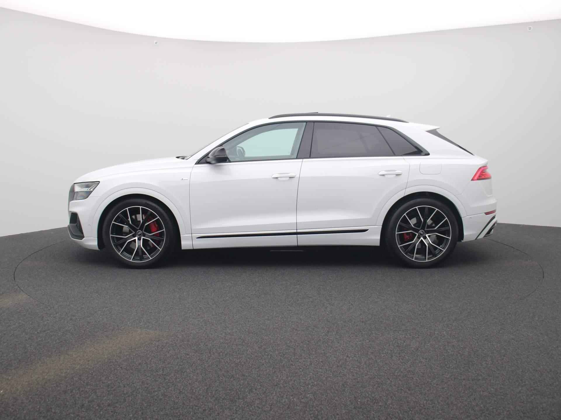 Audi Q8 60 TFSI e quattro Pro Line S Competition 462 PK | S-line | Automaat | Navigatie | 360 Camera | Panoramadak | Adaptive Cruise Control | Head-up display | Stoelverwarming | Virtual Cockpit | LED Matrix | Lichtmetalen velgen | Privacy glass | - 4/58