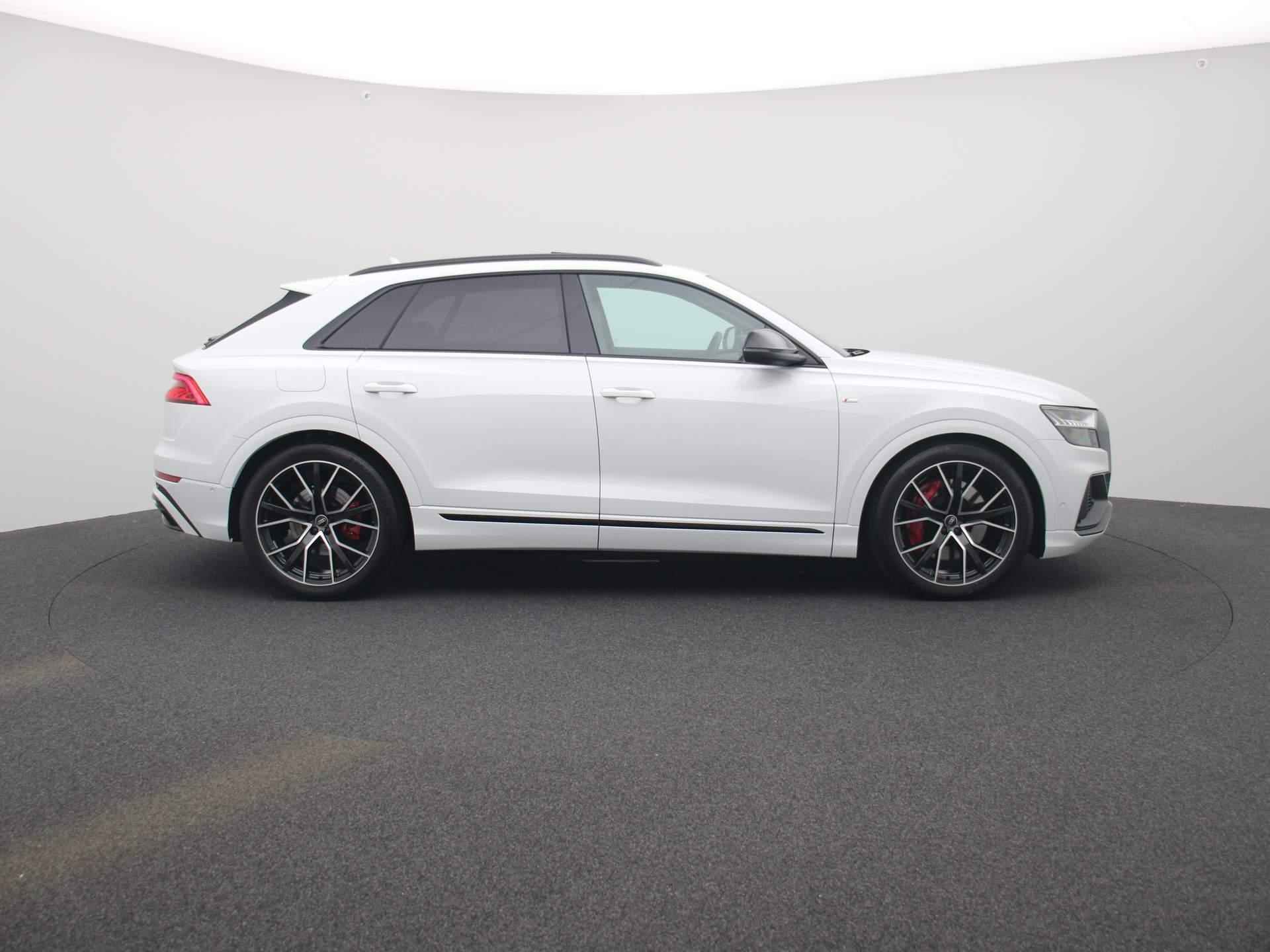 Audi Q8 60 TFSI e quattro Pro Line S Competition 462 PK | S-line | Automaat | Navigatie | 360 Camera | Panoramadak | Adaptive Cruise Control | Head-up display | Stoelverwarming | Virtual Cockpit | LED Matrix | Lichtmetalen velgen | Privacy glass | - 6/58