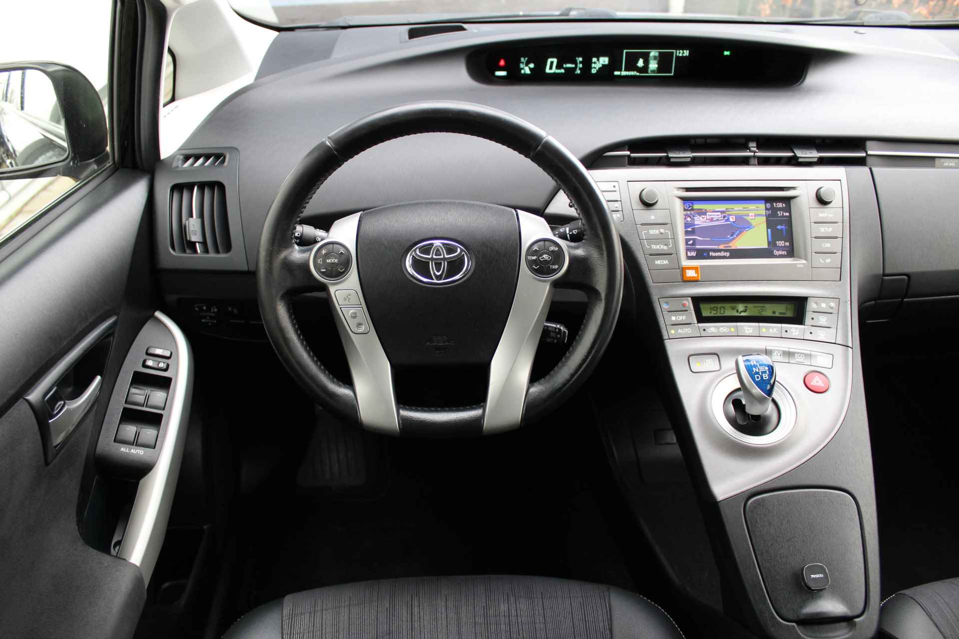 Toyota Prius 1.8 Business | Incl. 1 jaar Garantie | 2e Eigenaar | Navi | Cruise controle | Airco | Achteruitrijcamera | JBL audiosysteem | Keyless start | Half stof/lederen bekleding | 17 Inch LMV | Origineel NL auto | NAP | - 22/48