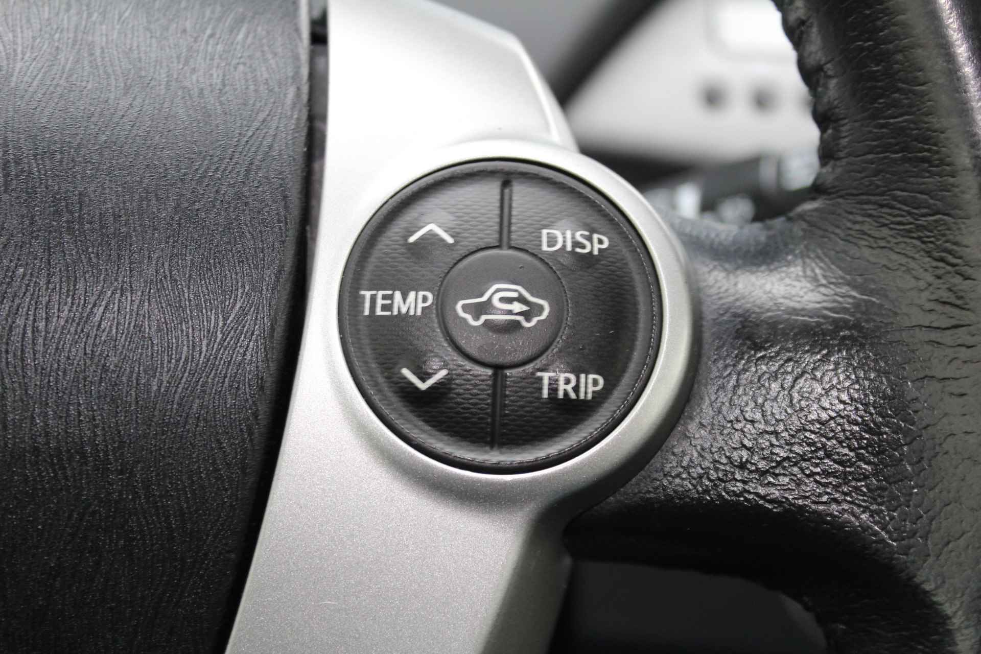 Toyota Prius 1.8 Business | Incl. 1 jaar Garantie | 2e Eigenaar | Navi | Cruise controle | Airco | Achteruitrijcamera | JBL audiosysteem | Keyless start | Half stof/lederen bekleding | 17 Inch LMV | Origineel NL auto | NAP | - 34/48