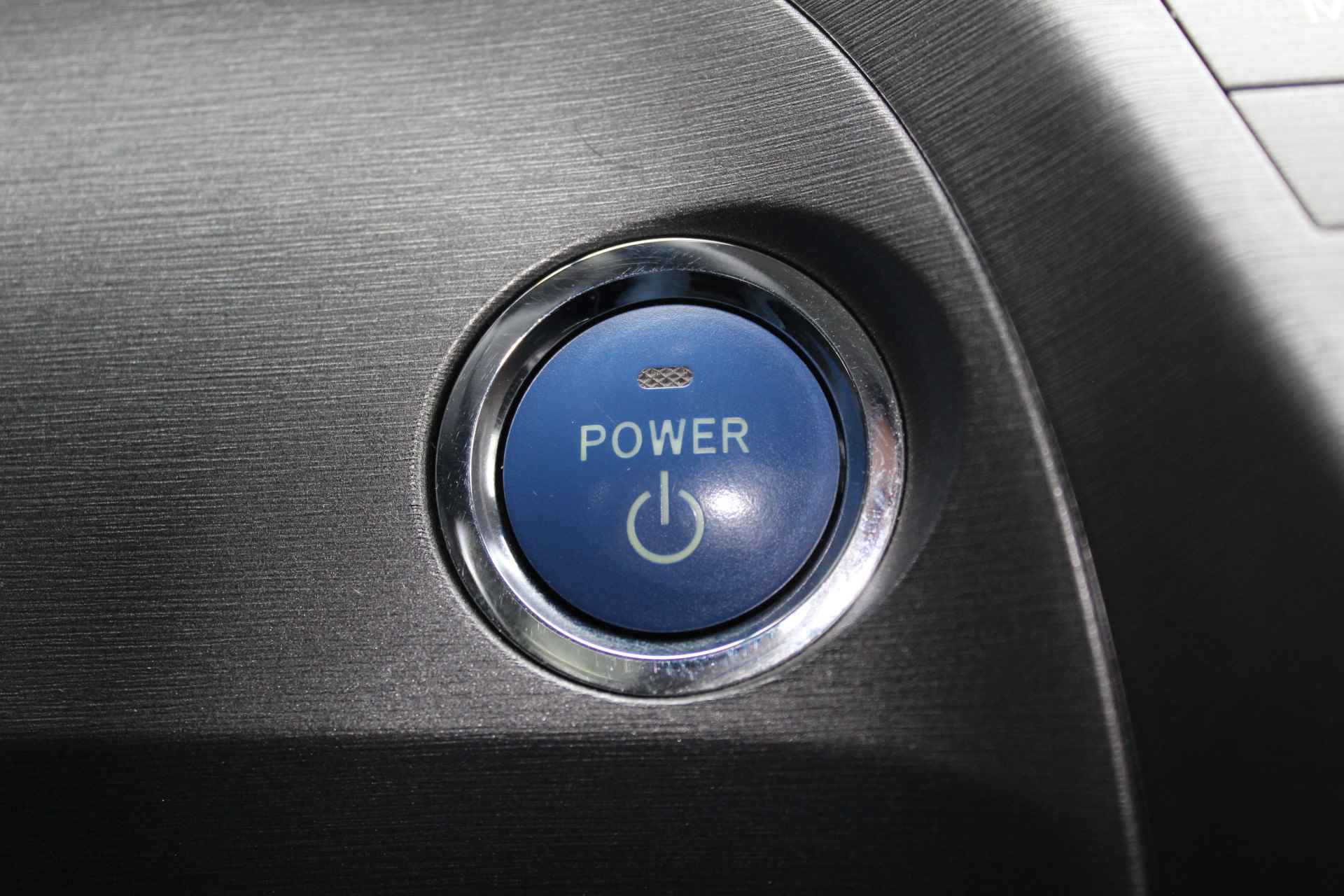Toyota Prius 1.8 Business | Incl. 1 jaar Garantie | 2e Eigenaar | Navi | Cruise controle | Airco | Achteruitrijcamera | JBL audiosysteem | Keyless start | Half stof/lederen bekleding | 17 Inch LMV | Origineel NL auto | NAP | - 38/48