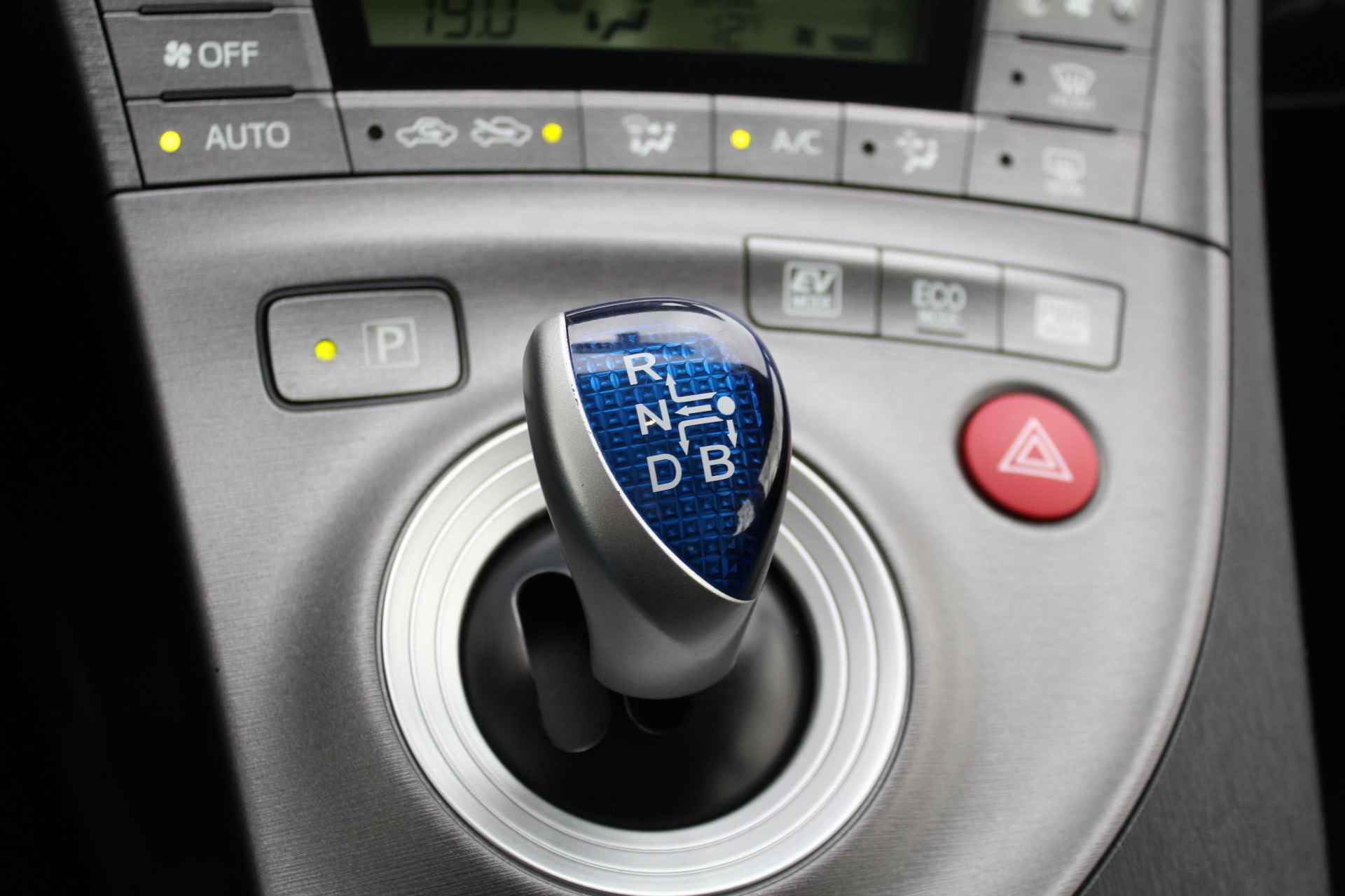 Toyota Prius 1.8 Business | Incl. 1 jaar Garantie | 2e Eigenaar | Navi | Cruise controle | Airco | Achteruitrijcamera | JBL audiosysteem | Keyless start | Half stof/lederen bekleding | 17 Inch LMV | Origineel NL auto | NAP | - 44/48