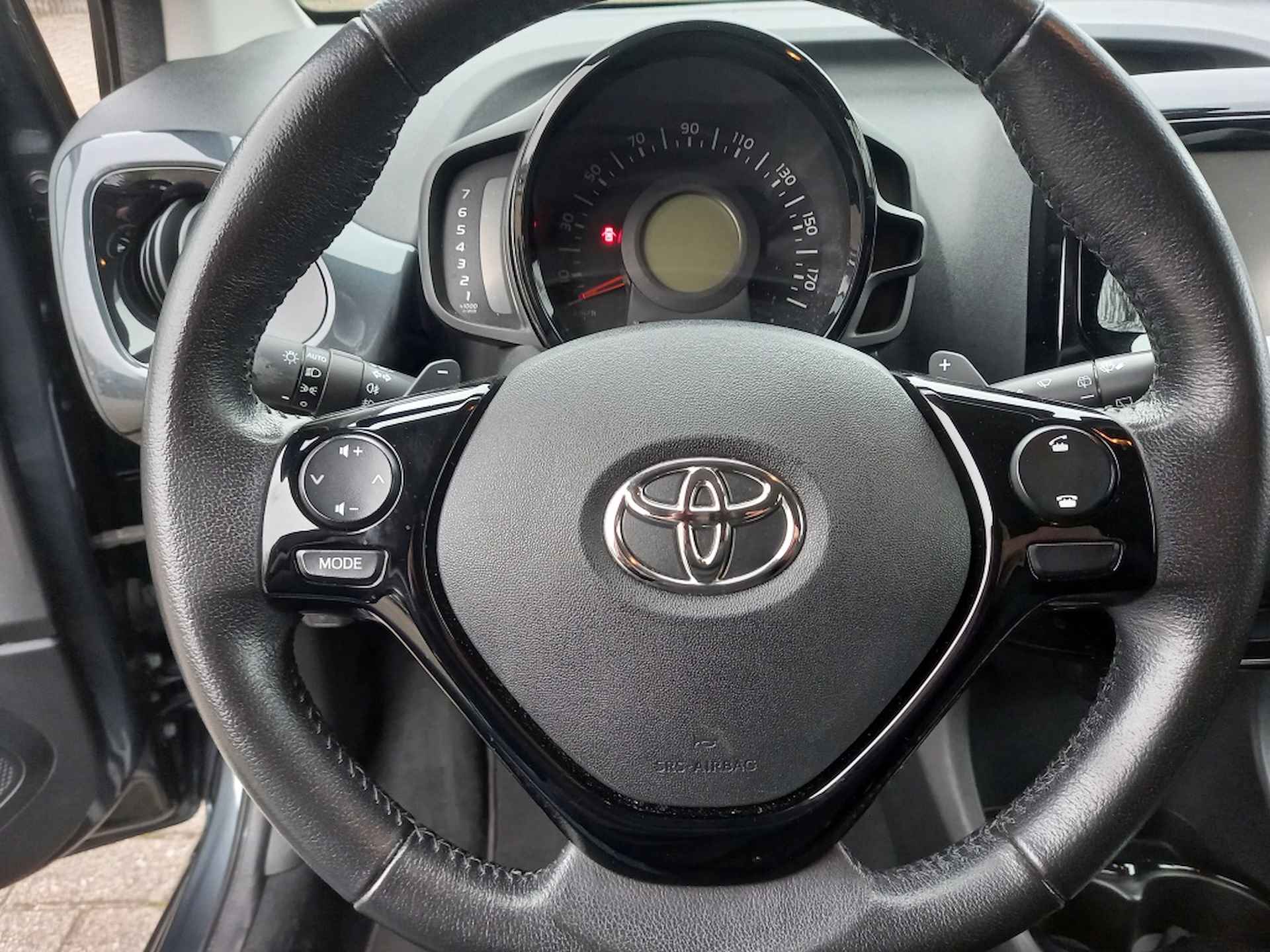 Toyota Aygo 1.0 VVT-i x-joy Automaat - 10/16