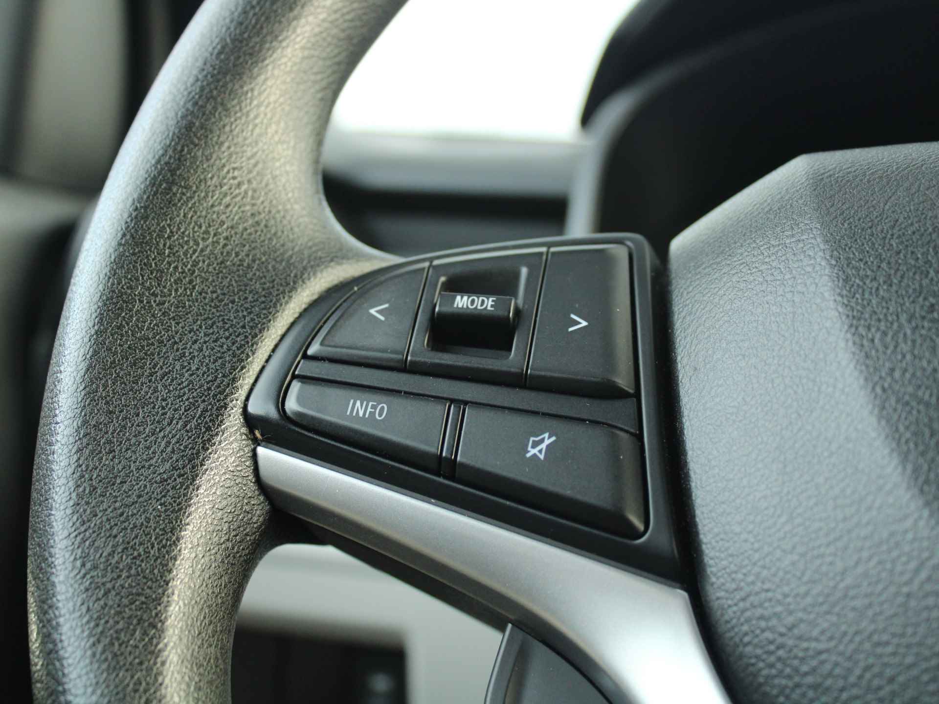 Suzuki Ignis 1.2 Select Navigatie, Lichtmetalen velgen, Trekhaak, Stoelverwarming - 28/37
