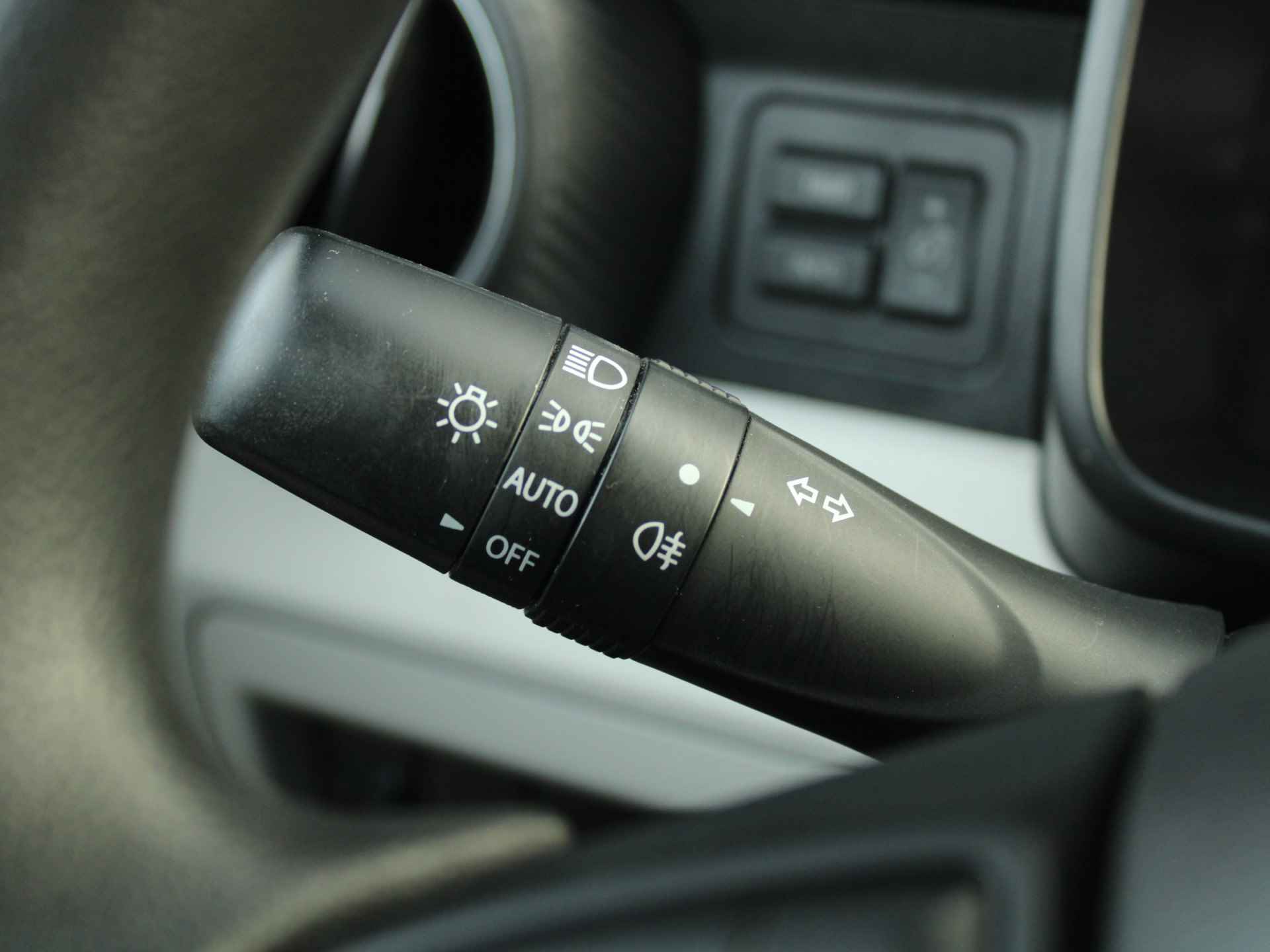 Suzuki Ignis 1.2 Select Navigatie, Lichtmetalen velgen, Trekhaak, Stoelverwarming - 30/37