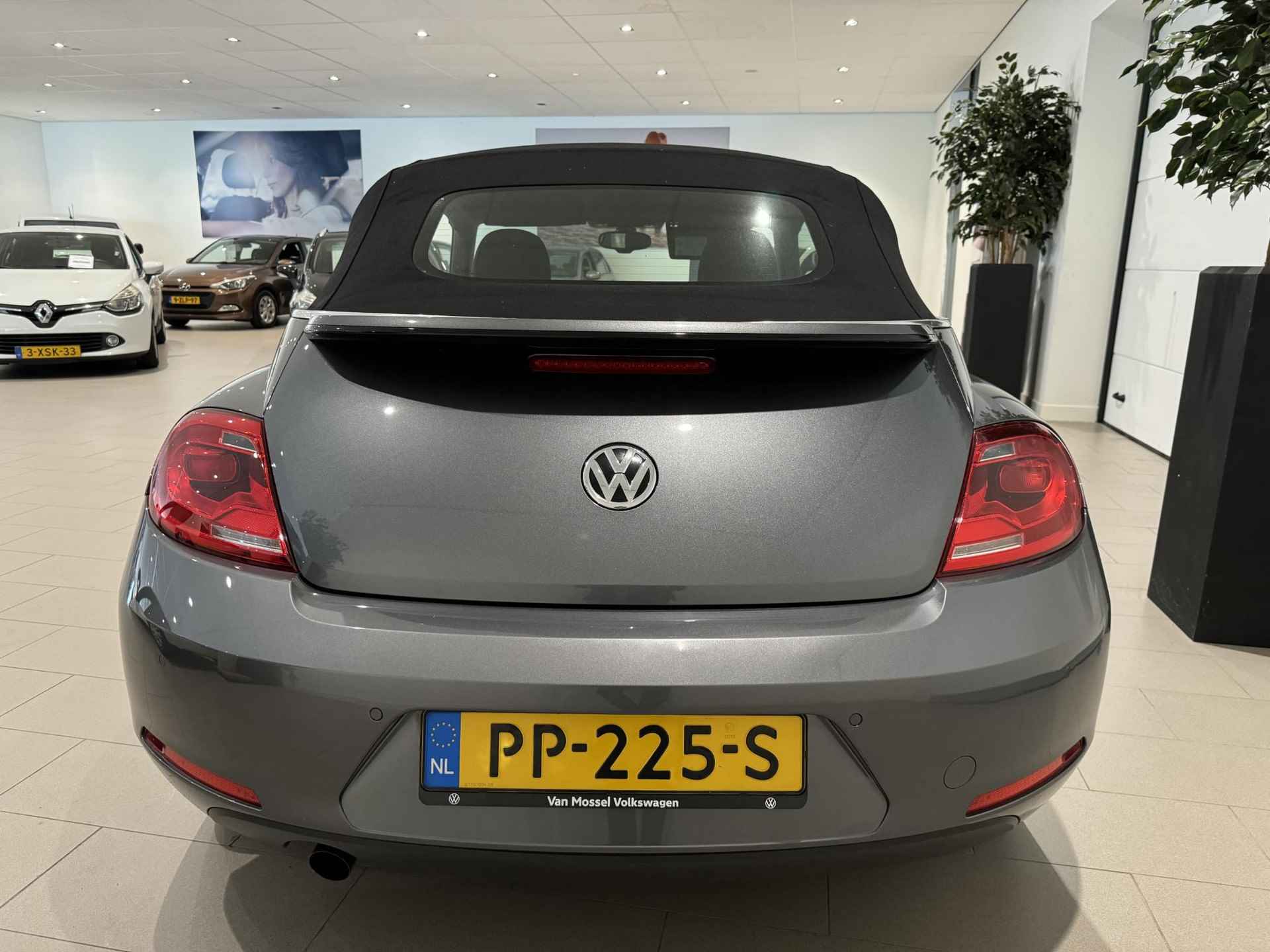 Volkswagen Beetle Cabriolet 1.2 TSI Design 105 PK DSG | Automaat | Parkeersensoren | Kap/Vouwdak Elektrisch | Cruise Control | Stoelverwarming | Airco | Lichtmetalen Velgen | Radio | Bergwegrijhulp | Budget | - 4/16