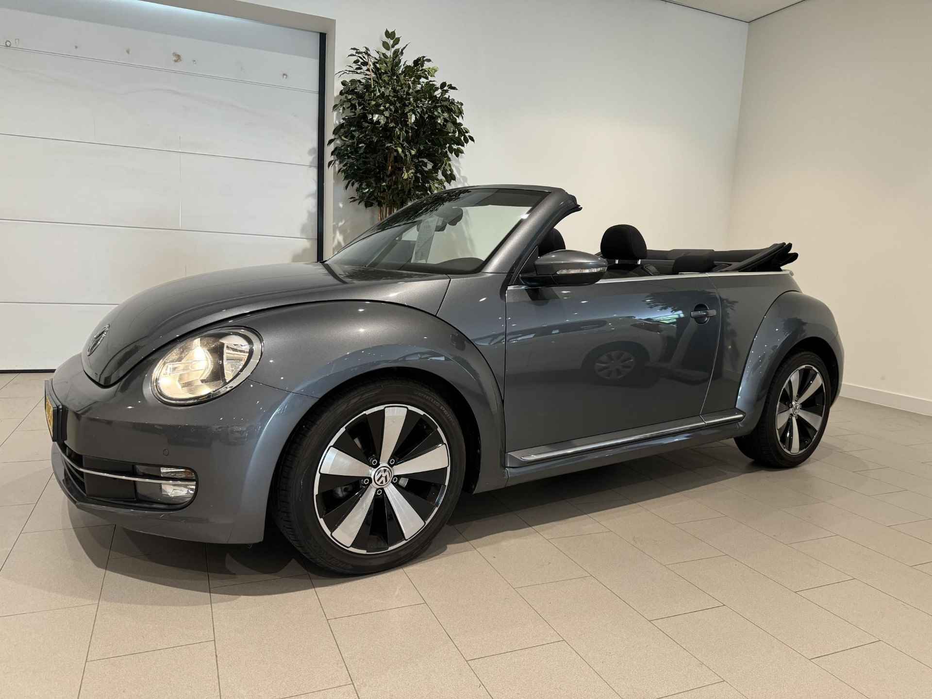 Volkswagen Beetle Cabriolet 1.2 TSI Design 105 PK DSG | Automaat | Parkeersensoren | Kap/Vouwdak Elektrisch | Cruise Control | Stoelverwarming | Airco | Lichtmetalen Velgen | Radio | Bergwegrijhulp | Budget | - 5/16