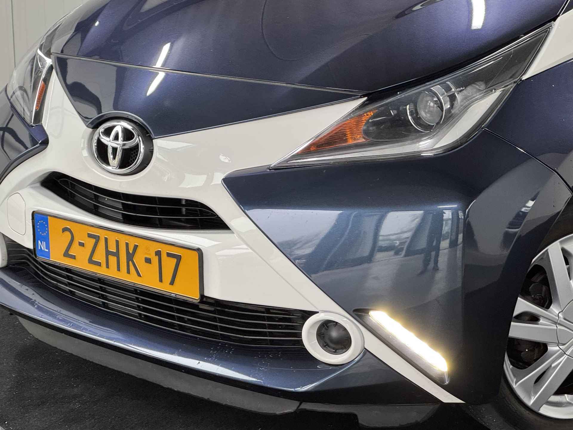 Toyota Aygo 1.0 VVT-i x-play NL camera airco - 15/16